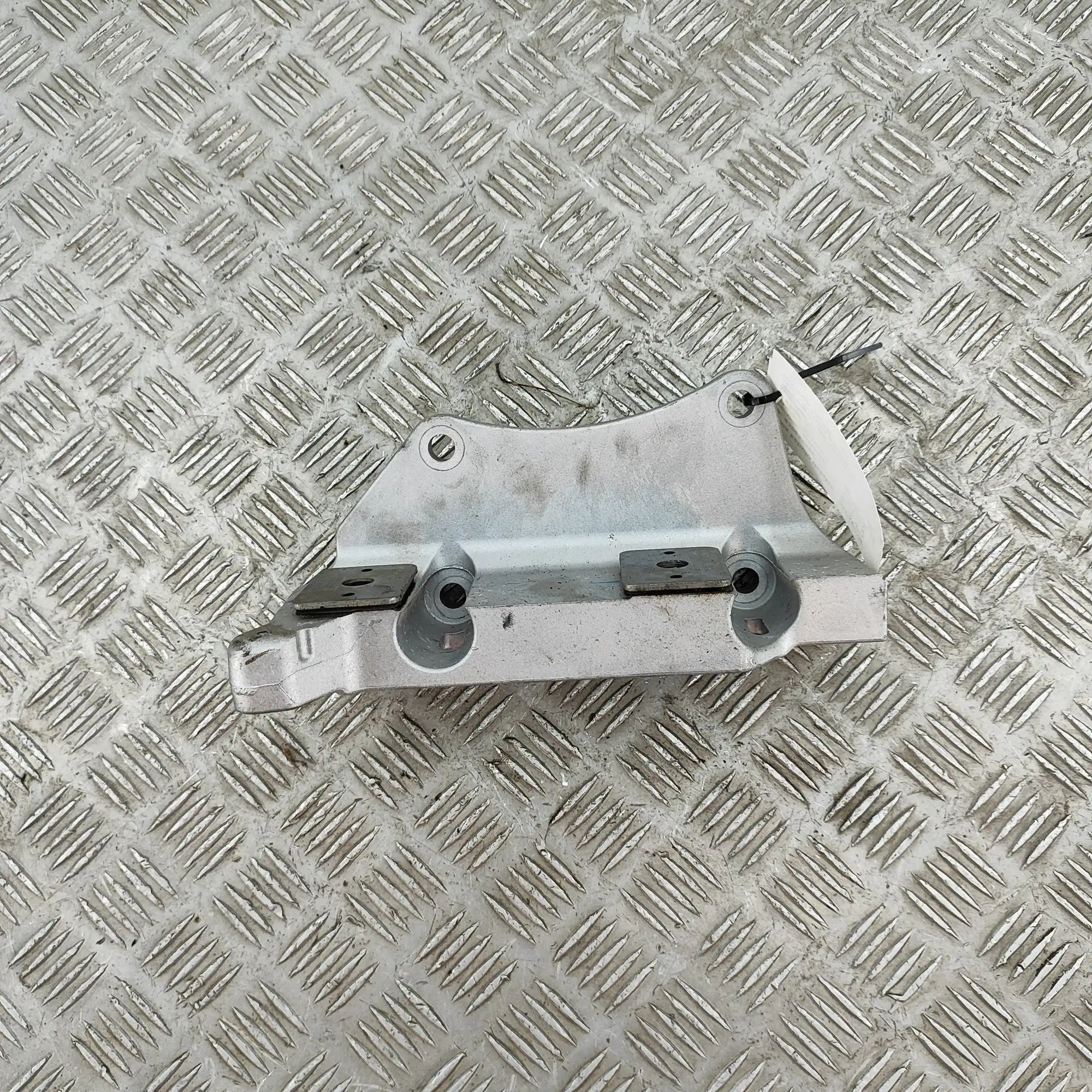 Jeep Avenger Left Side Engine Bracket Left Side Engine Bracket — JEEP AVENGER (J2) (2...