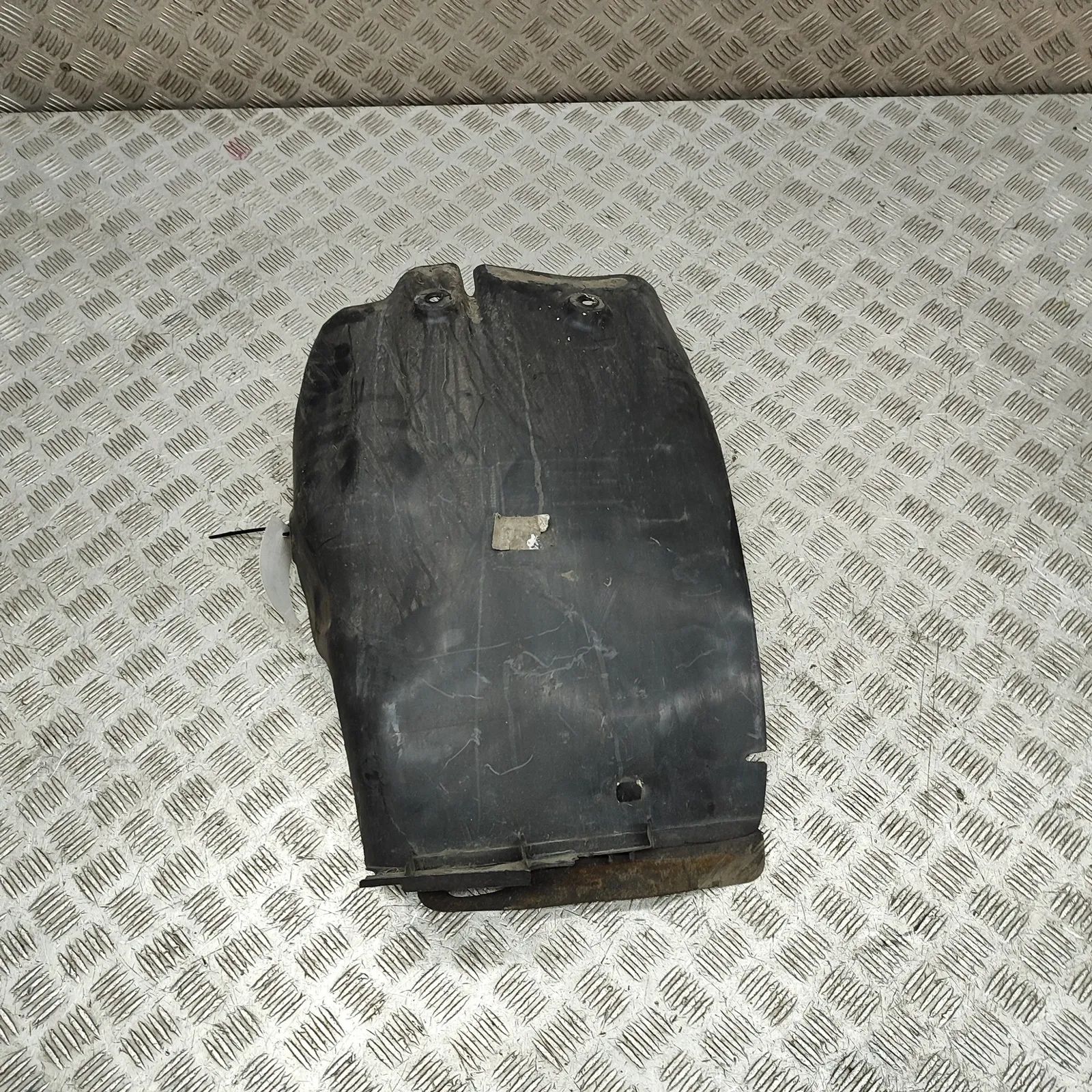 Porsche 911 (991) Wheel arch liner — front — left — rear section Wheel arch liner — front — left — rear section ...