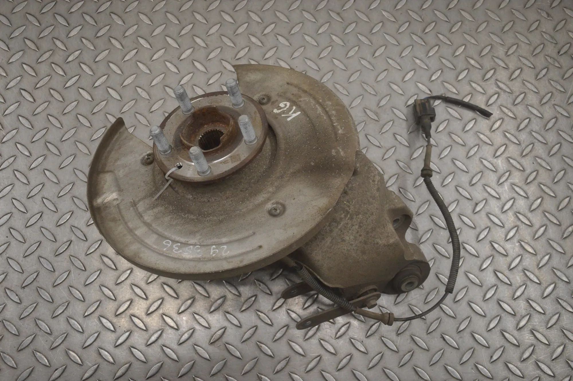 Land Rover Range Rover Velar Rear Left Wheel Hub Spindle Rear Left Wheel Hub Spindle — LAND ROVER RANGE ...