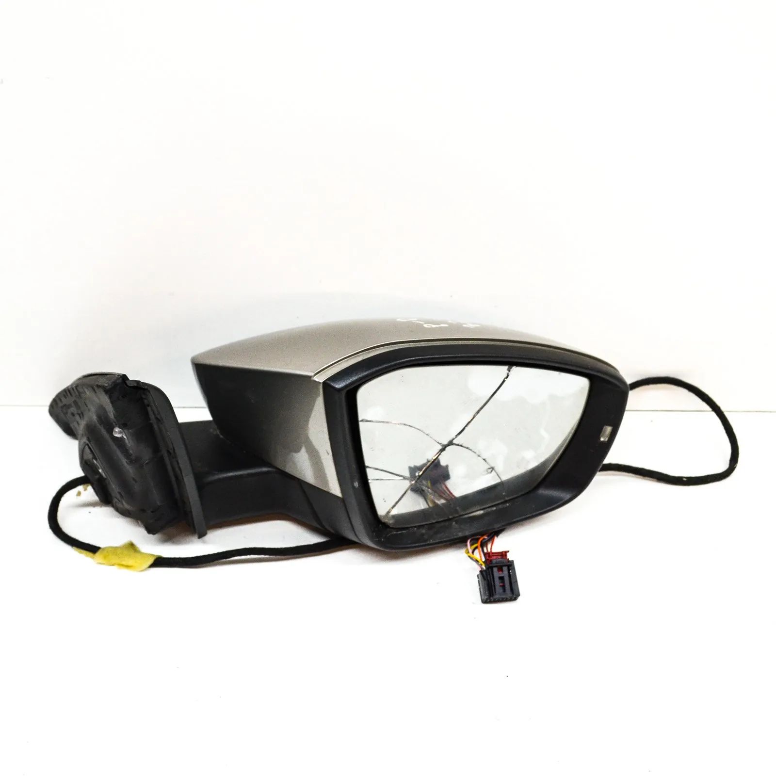 Skoda Octavia Right Side Wing Mirror Right Side Wing Mirror — SKODA OCTAVIA (III Com...
