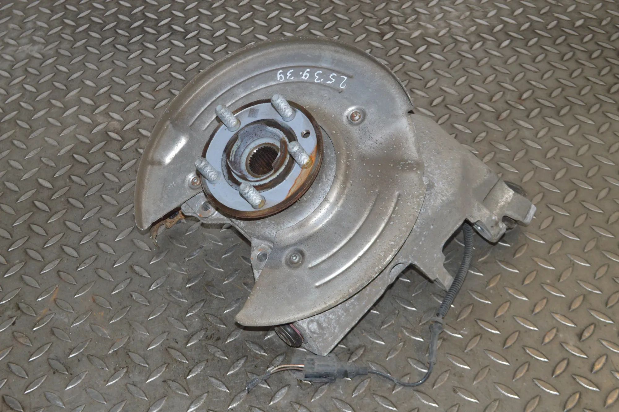 Land Rover Range Rover Velar Rear Right Wheel Hub Rear Right Wheel Hub — LAND ROVER RANGE ROVER V...