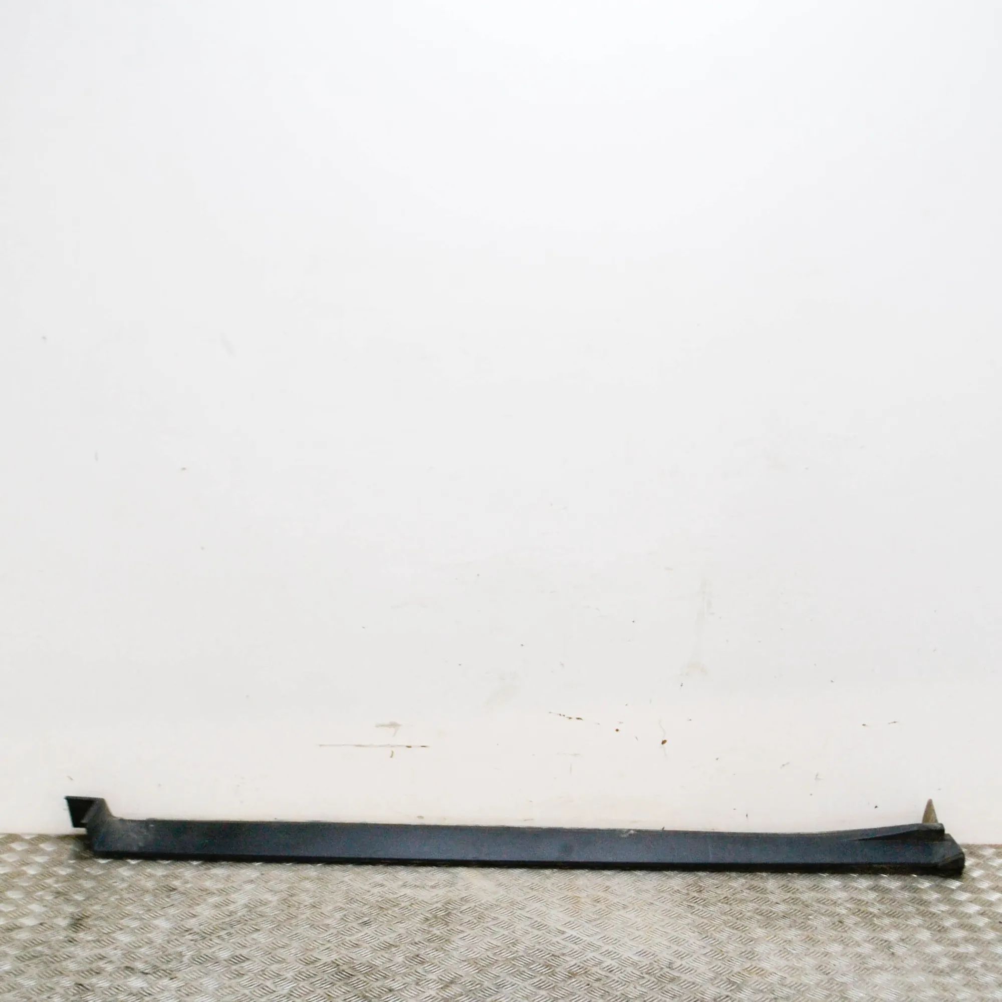 Jaguar E-Pace Right Side Plastic Sideskirt Cover
