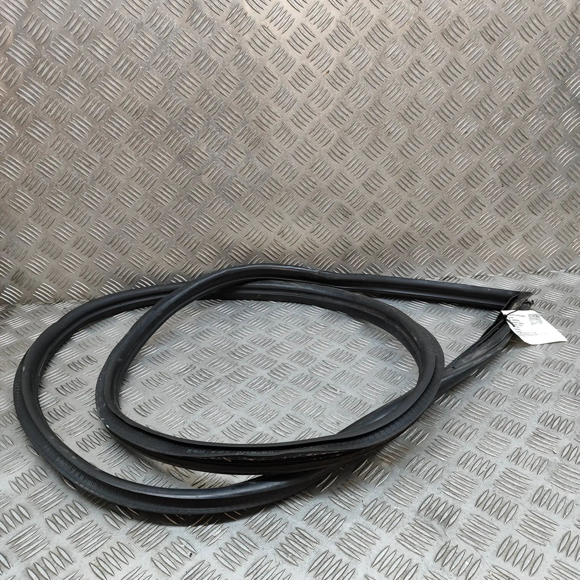 Porsche 911 (996) Door rubber seal — front left Door rubber seal — front left — PORSCHE 911 (99...