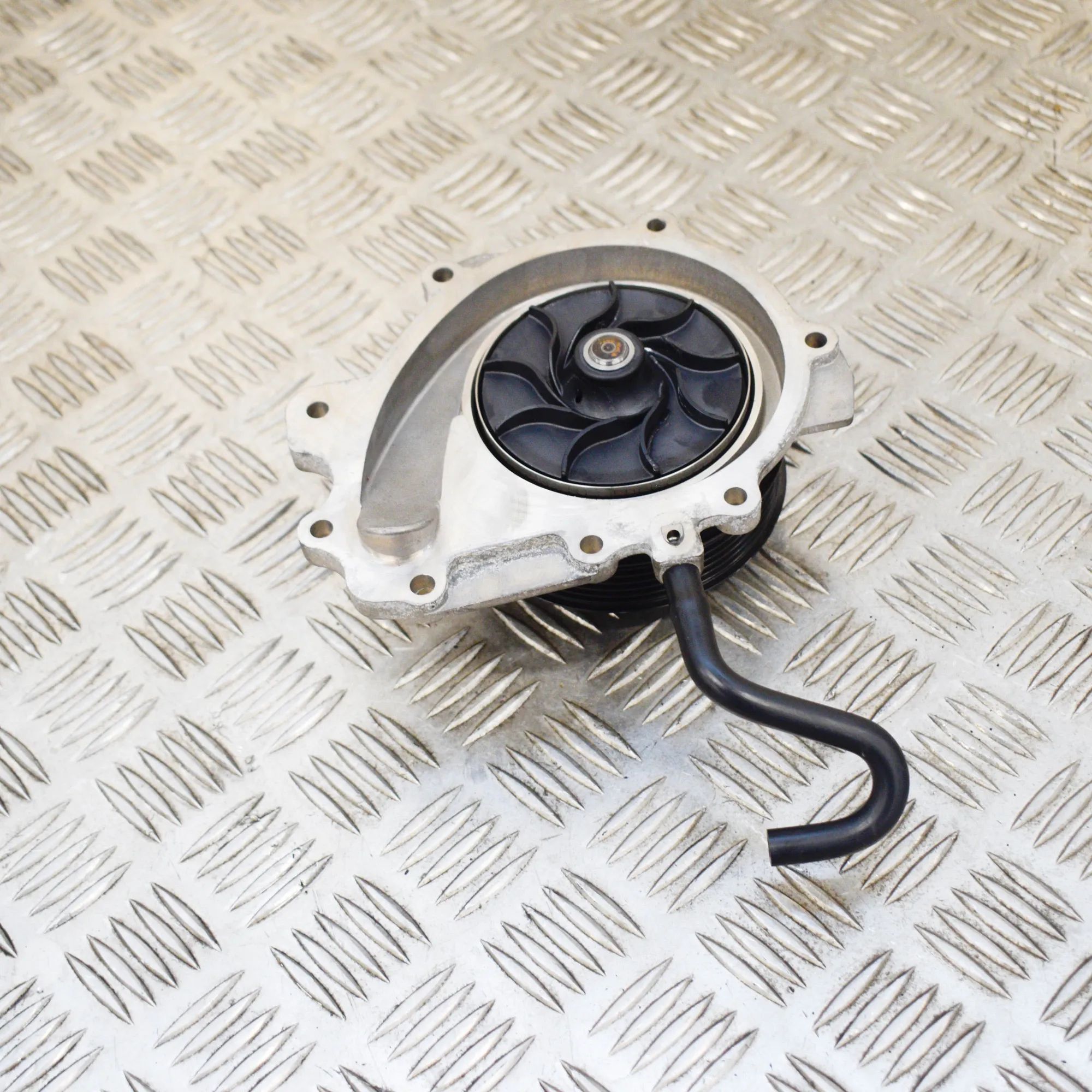 Mercedes-Benz GLC (X253) vesipumppu Water pump — MERCEDES BENZ GLC (X253, C253) (20...