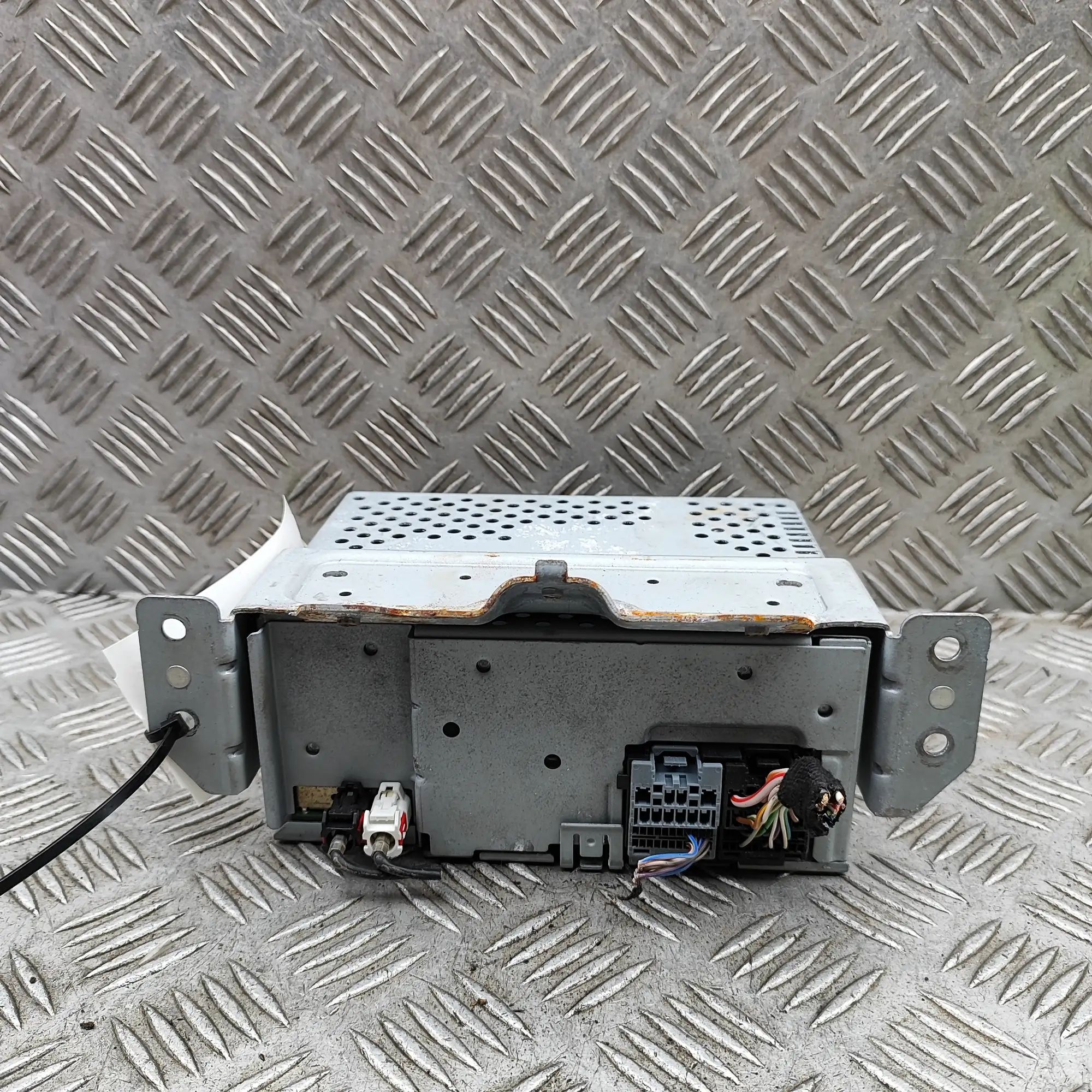 Ford Fiesta Radio / CD / navigation head unit Radio / CD / navigation head unit — FORD FIESTA...