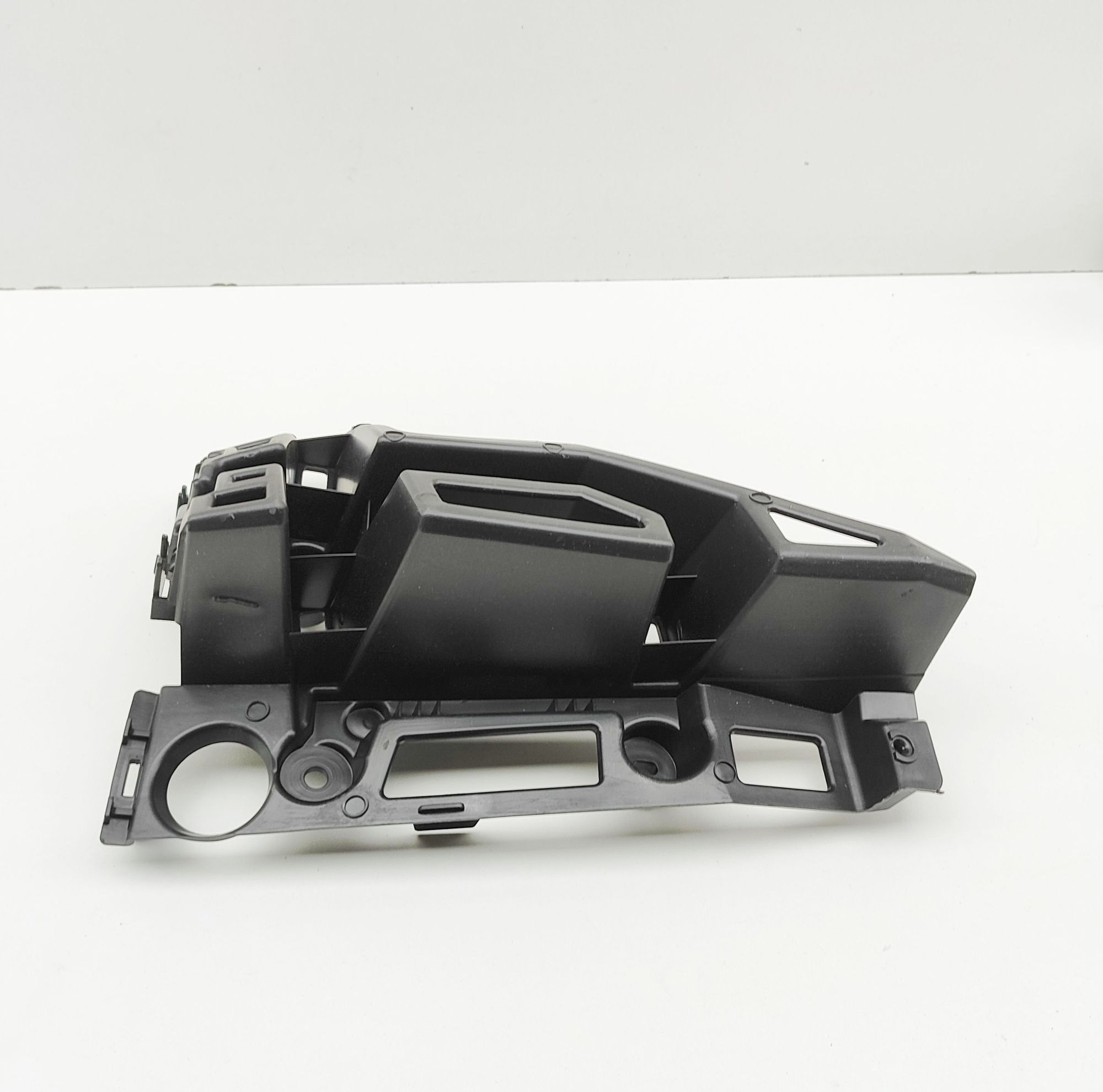 Peugeot 3008 Rear Right Bumper Bracket Rear Right Bumper Bracket — PEUGEOT 3008 (II SU...