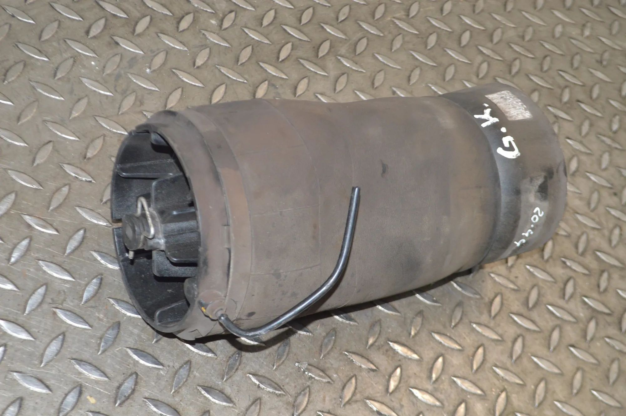 Land Rover Range Rover (L405) Rear Left Air Suspension Spring Bag Rear Left Air Suspension Spring Bag — LAND ROVE...