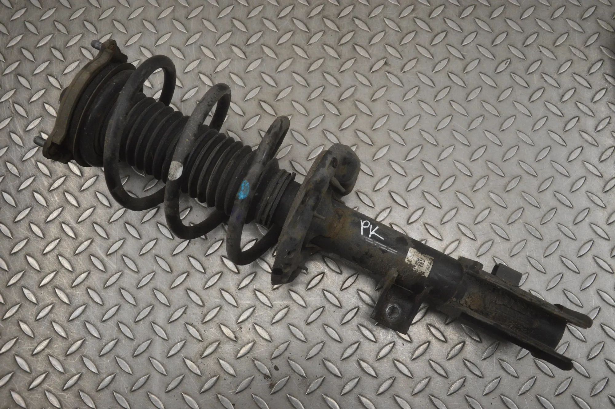 Hyundai Tucson Shock absorber — front left Shock absorber — front left — HYUNDAI TUCSON (T...