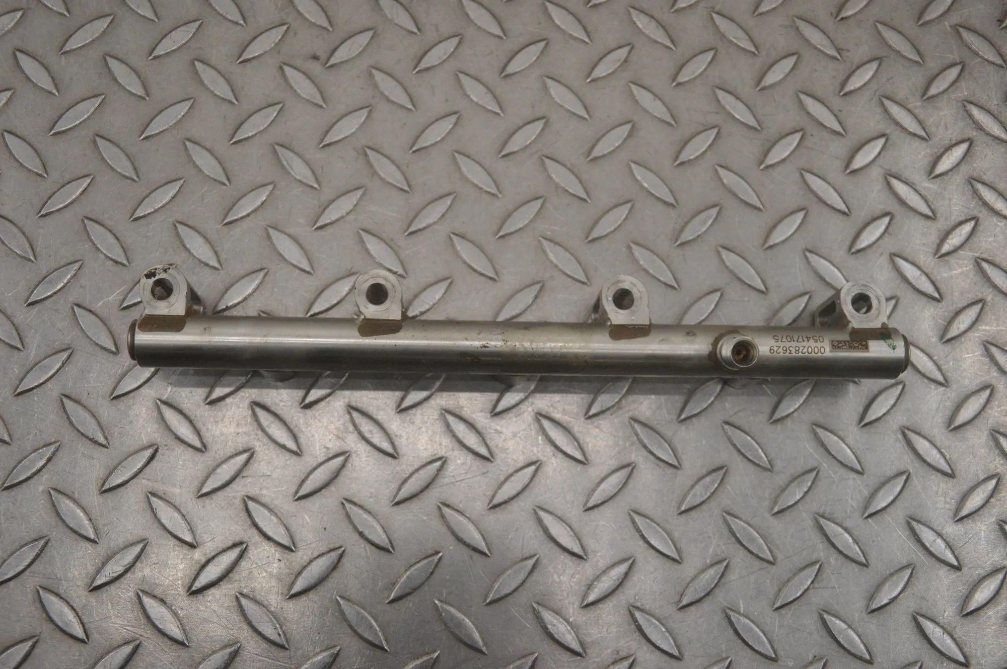 Maserati Ghibli Fuel Rail Fuel rail — MASERATI GHIBLI (M157) (2013-...) —...