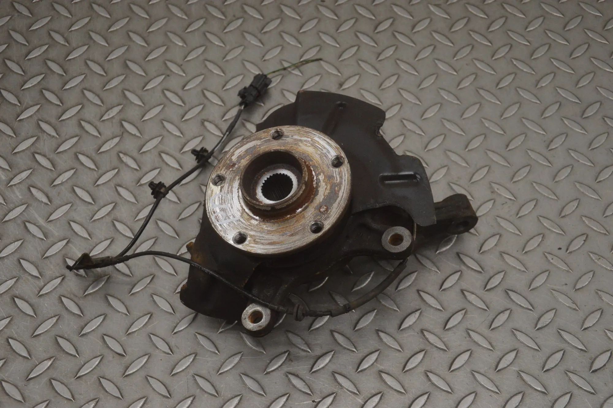 Suzuki Vitara Front Right Wheel Hub Front Right Wheel Hub — SUZUKI VITARA (LY) (201...