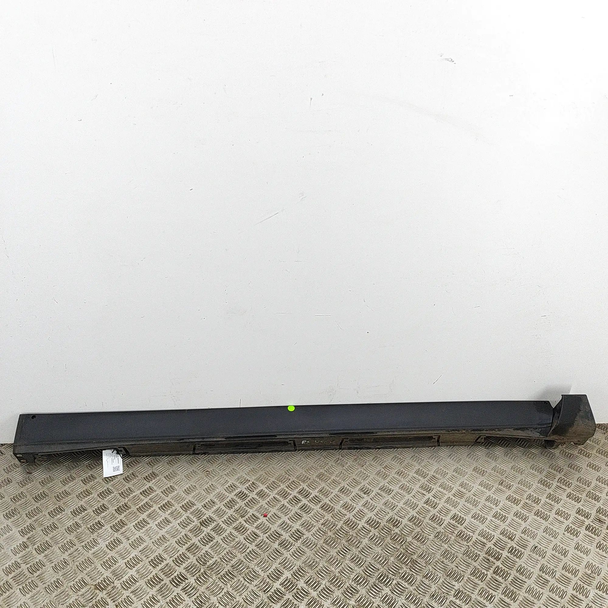 Lexus RX Right Side Plastic Sideskirt Cover Right Side Plastic Sideskirt Cover — LEXUS RX (...