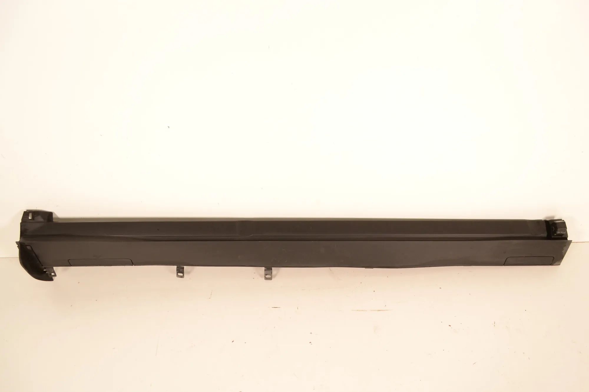 Jaguar I-Pace Right Side Plastic Sideskirt Cover Right Side Plastic Sideskirt Cover — JAGUAR I-P...