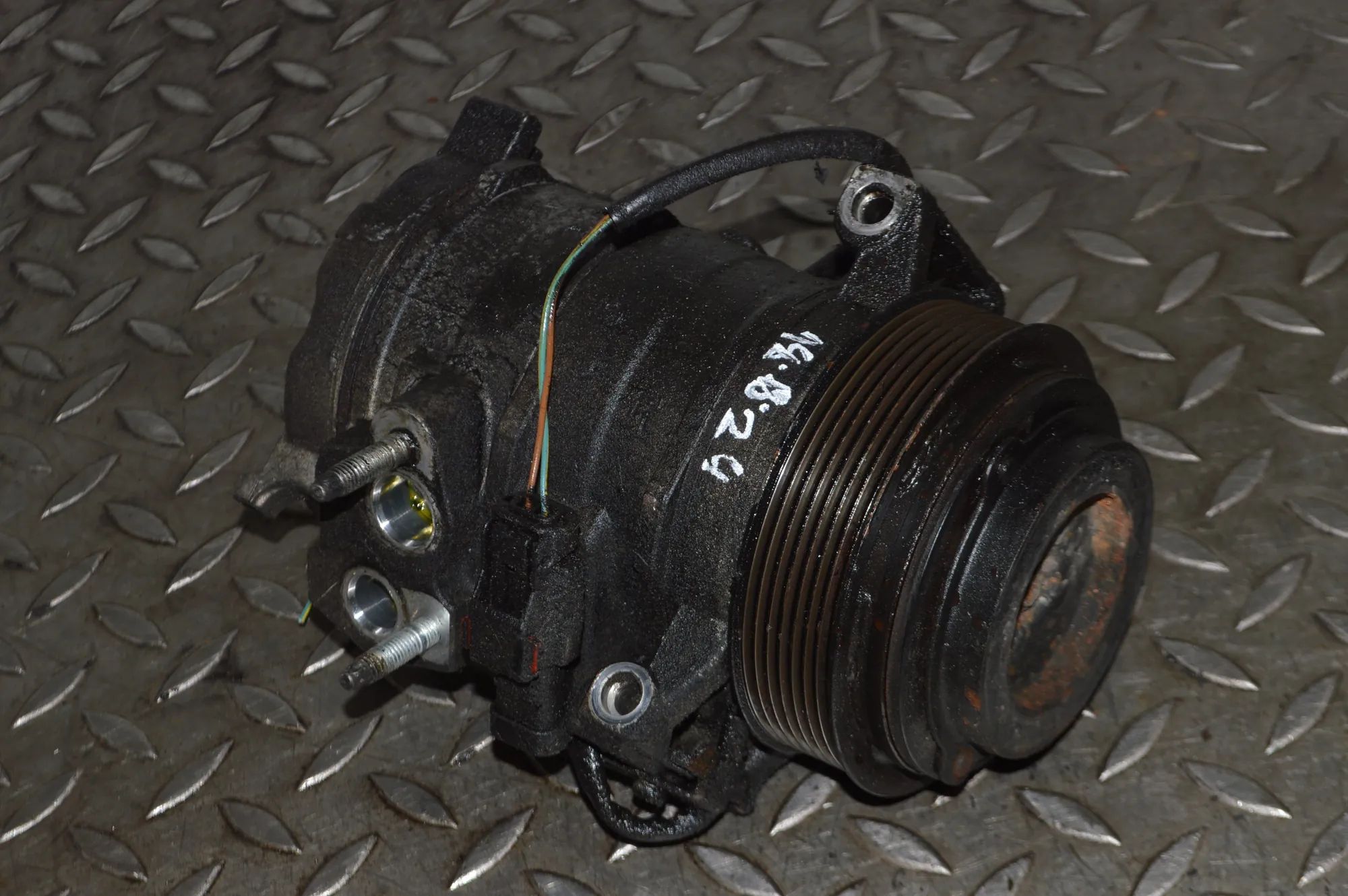 Jeep Grand Cherokee (WK) Air-conditioning compressor Air-conditioning compressor — JEEP GRAND CHEROK...