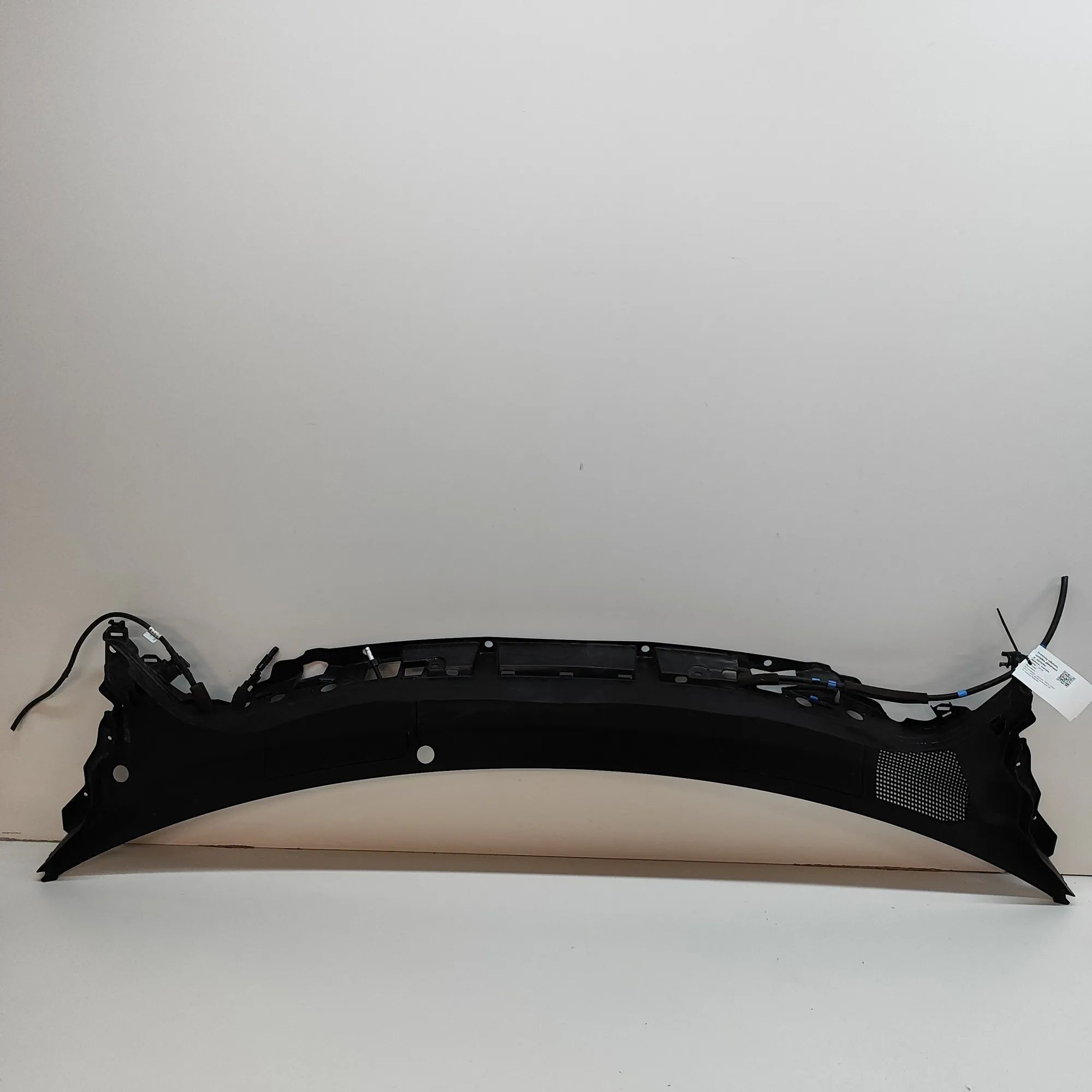 Jaguar I-Pace Front Wiper Cowl Trim Front Wiper Cowl Trim — JAGUAR I-PACE (X590) (2...