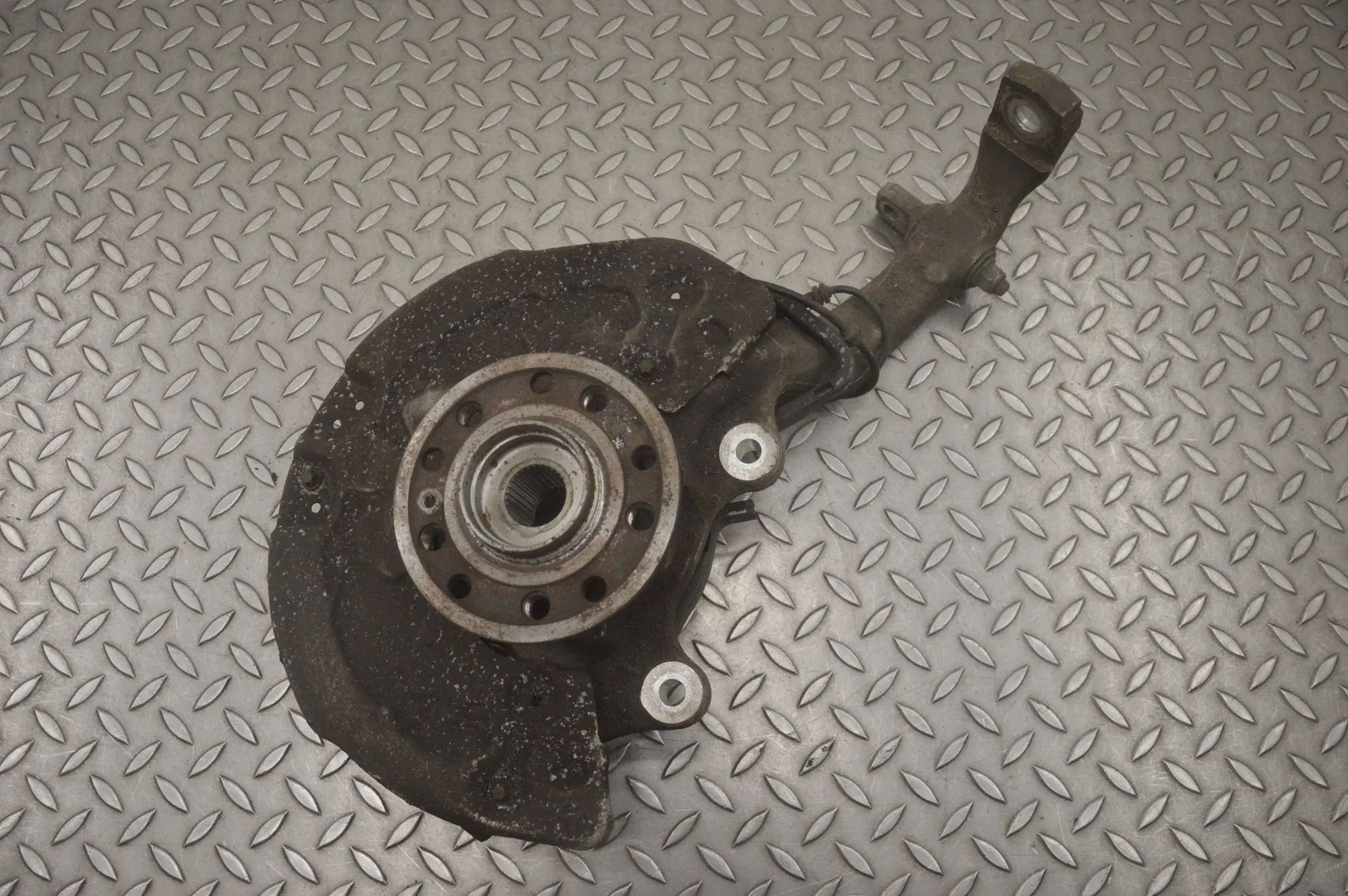 Mercedes-Benz GLC (X253) Front Left Wheel Hub Front Left Wheel Hub — MERCEDES BENZ GLC (X253,...