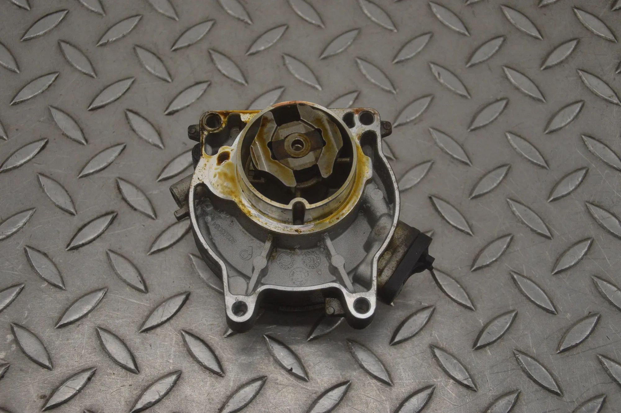 Maserati Ghibli Vacuum pump Vacuum Pump — MASERATI GHIBLI (M157) (2013-...)...