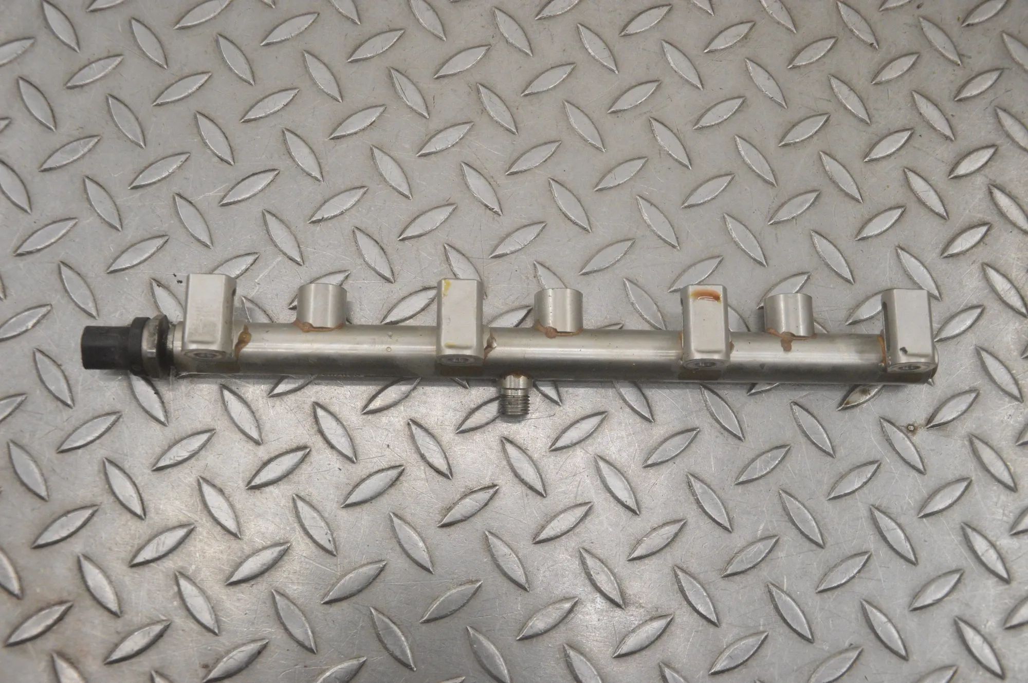 Maserati Ghibli Fuel Rail Fuel rail — MASERATI GHIBLI (M157) (2013-...) —...