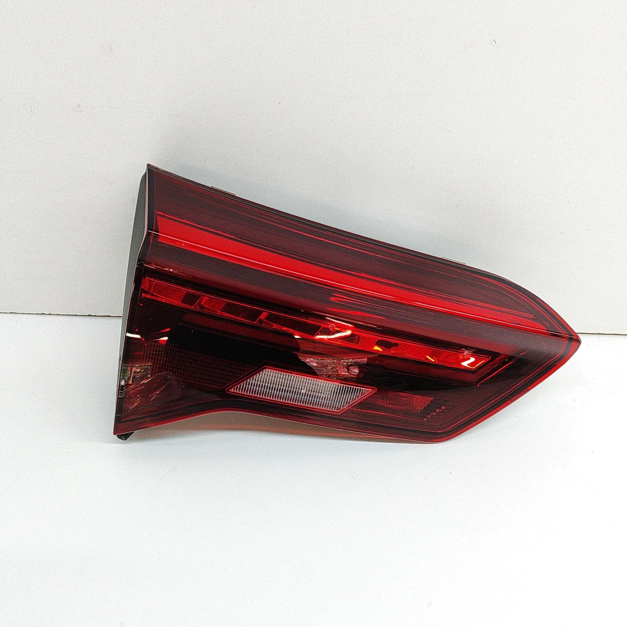 Volkswagen T-Roc Left Side Tailgate Tail Light Left Side Tailgate Tail Light — VW T-ROC (A11) ...