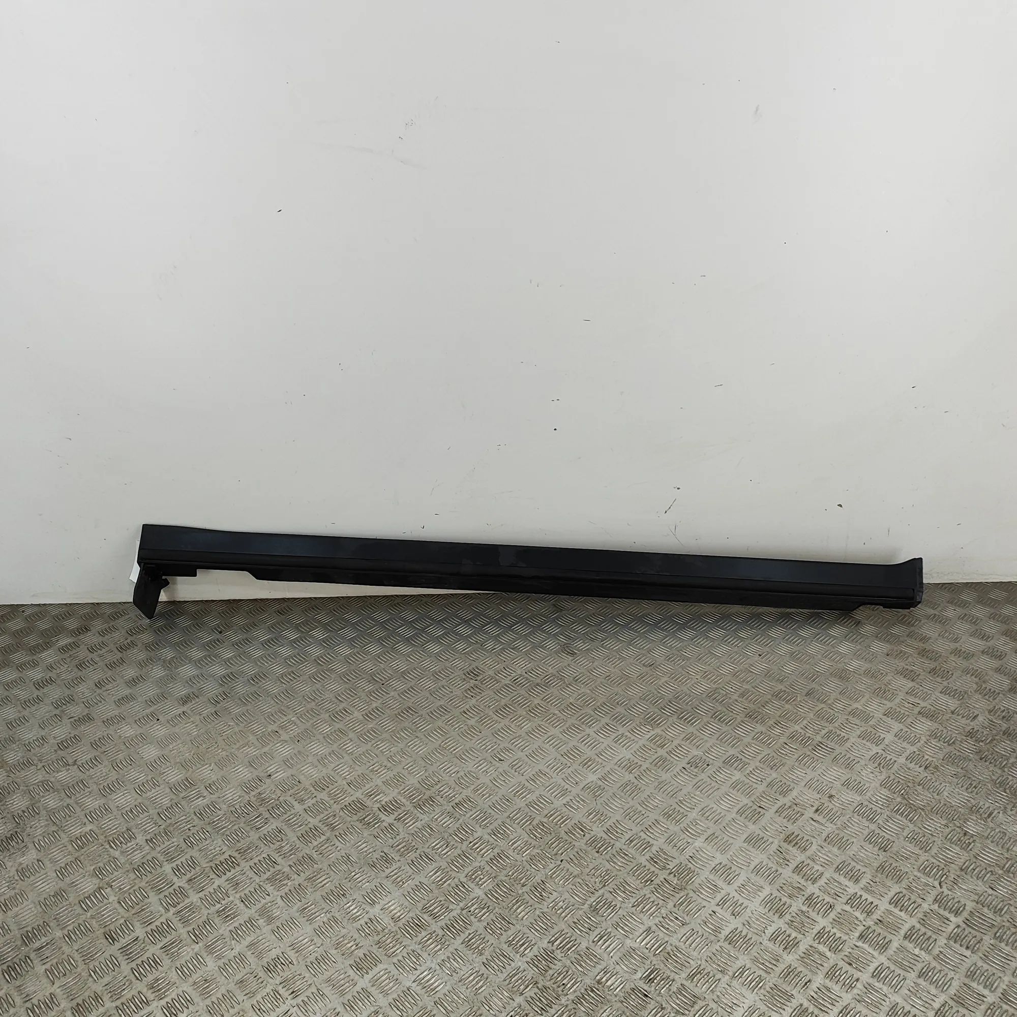Kia Sportage Right Side Plastic Sideskirt Cover Right Side Plastic Sideskirt Cover — KIA SPORTA...