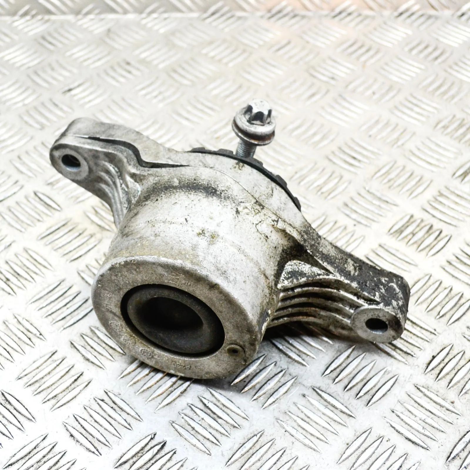Maserati Ghibli Left Side Engine Mount Left Side Engine Mount — MASERATI GHIBLI (M157)...