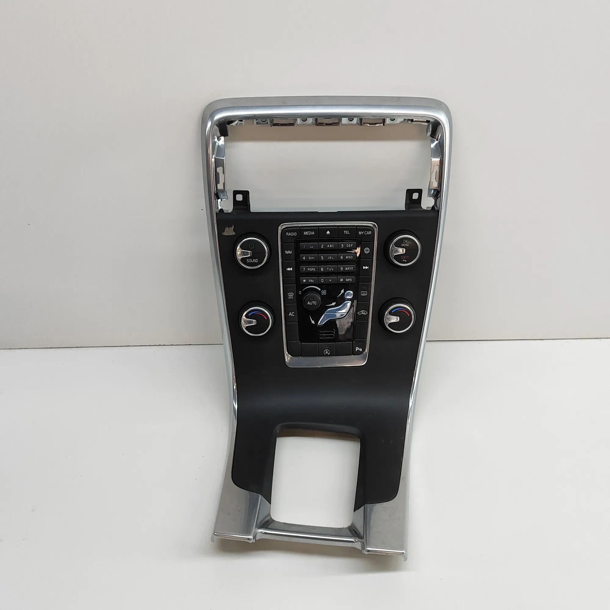 Volvo V60 Dashboard Center Part Dashboard Center Part — VOLVO V60 (2010-2018) —...