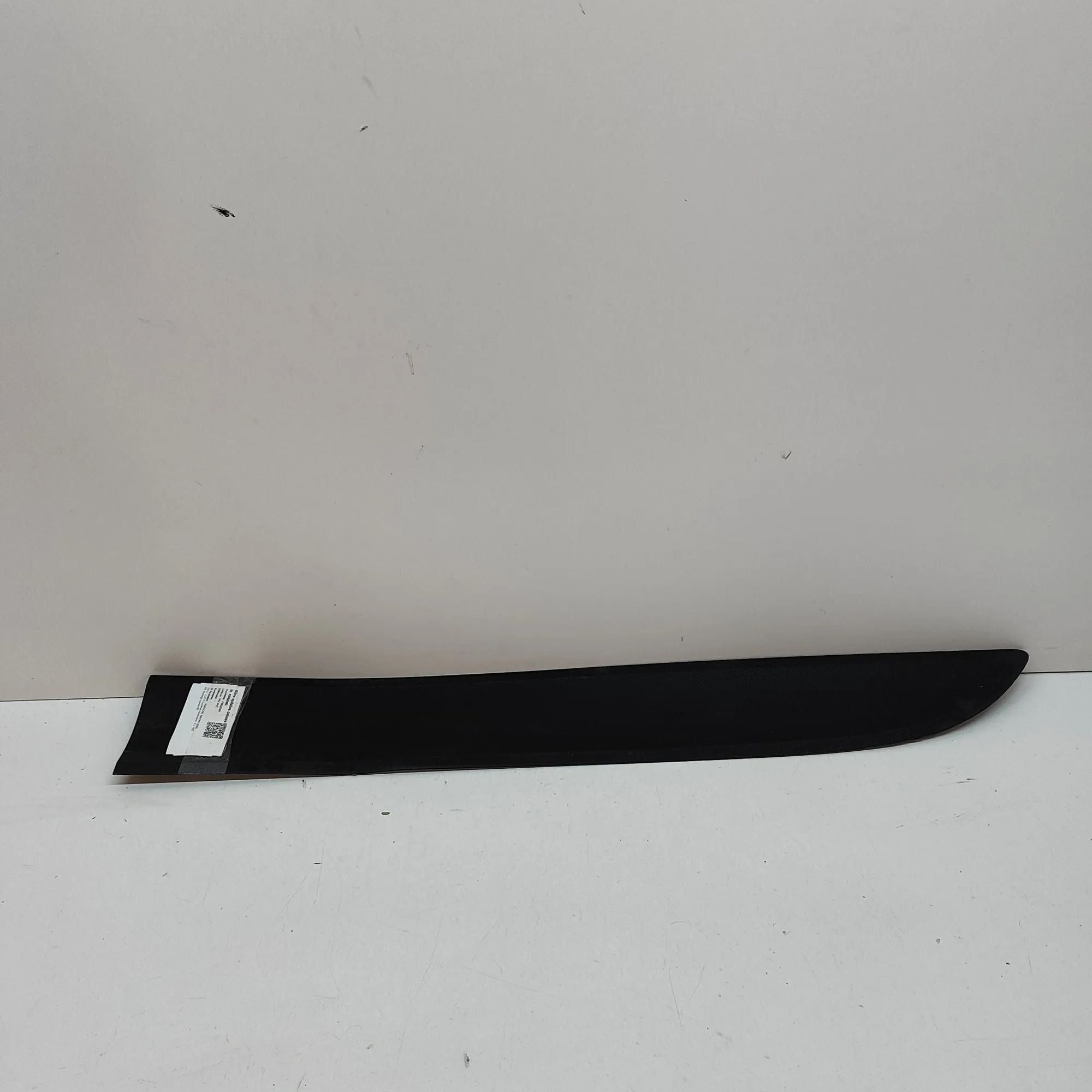 Porsche Macan Front Left Door Lower Molding Front Left Door Lower Molding — PORSCHE MACAN (...