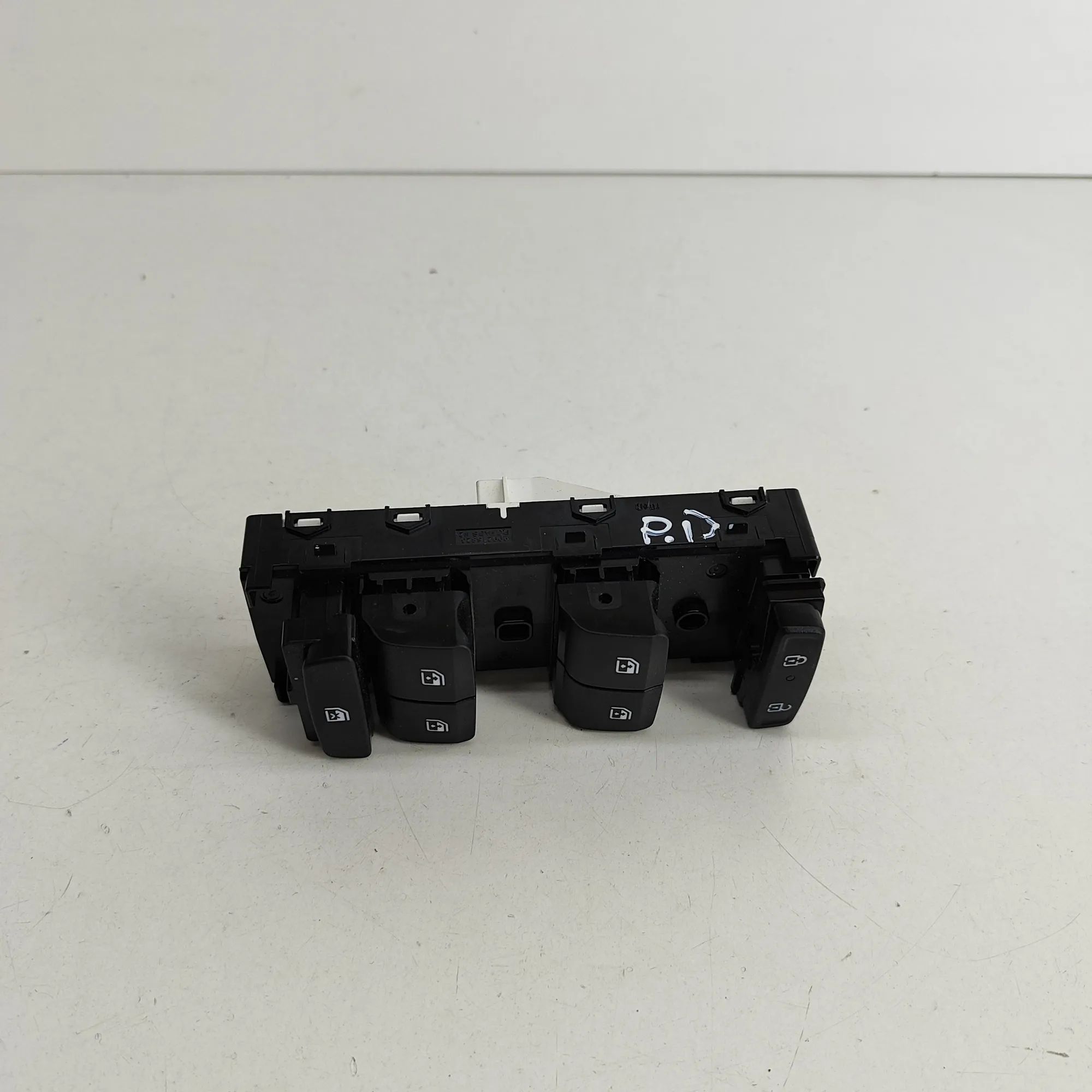 Hyundai Tucson Door window switch — front right Door window switch — front right — HYUNDAI TUCS...