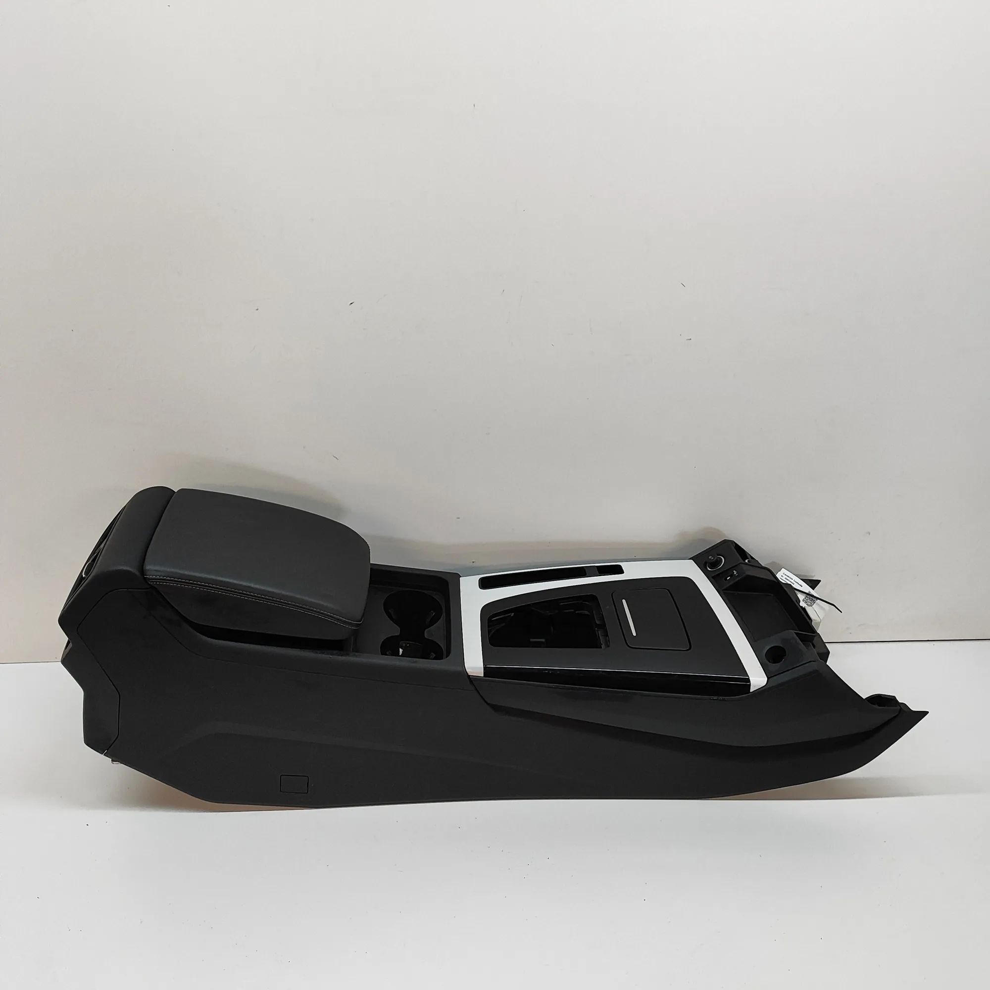 Audi Q5 (FY) center console center Console — AUDI Q5 (FY) (2016-...) — 80C8...