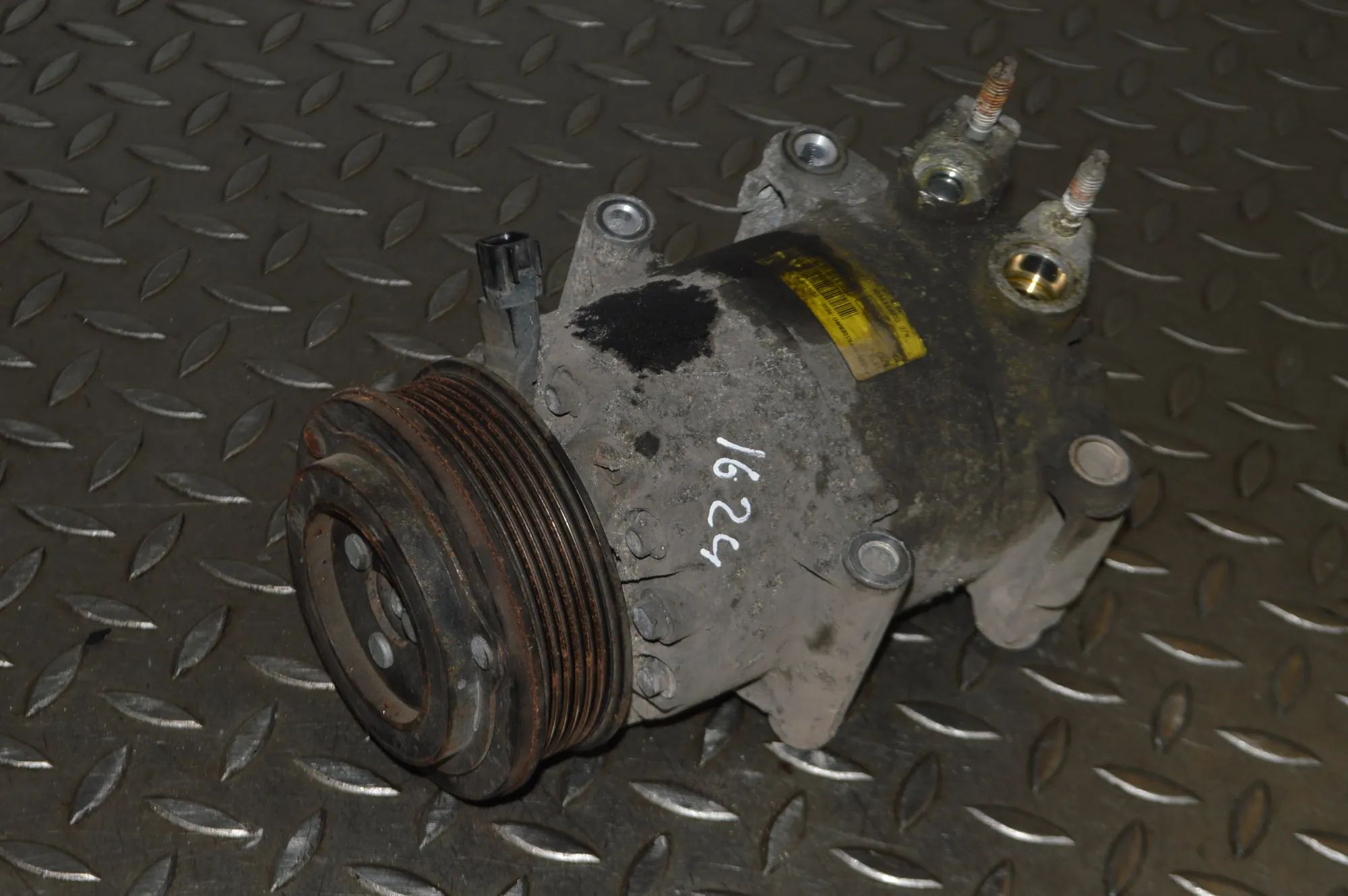 Ford Fiesta Air-conditioning compressor Air-conditioning compressor — FORD FIESTA (VI) ...