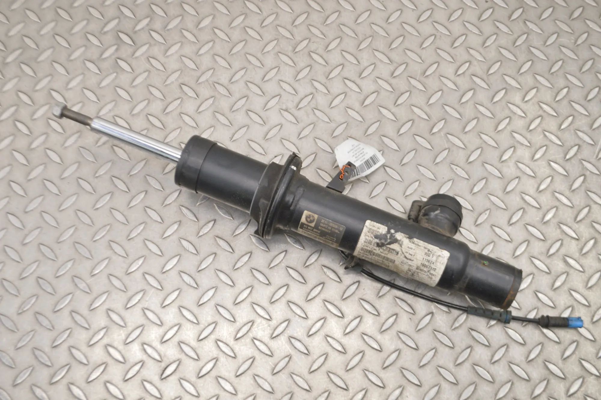 BMW X5 (F15) Shock absorber — front right Shock absorber — front right — BMW X5 (F15, F85...