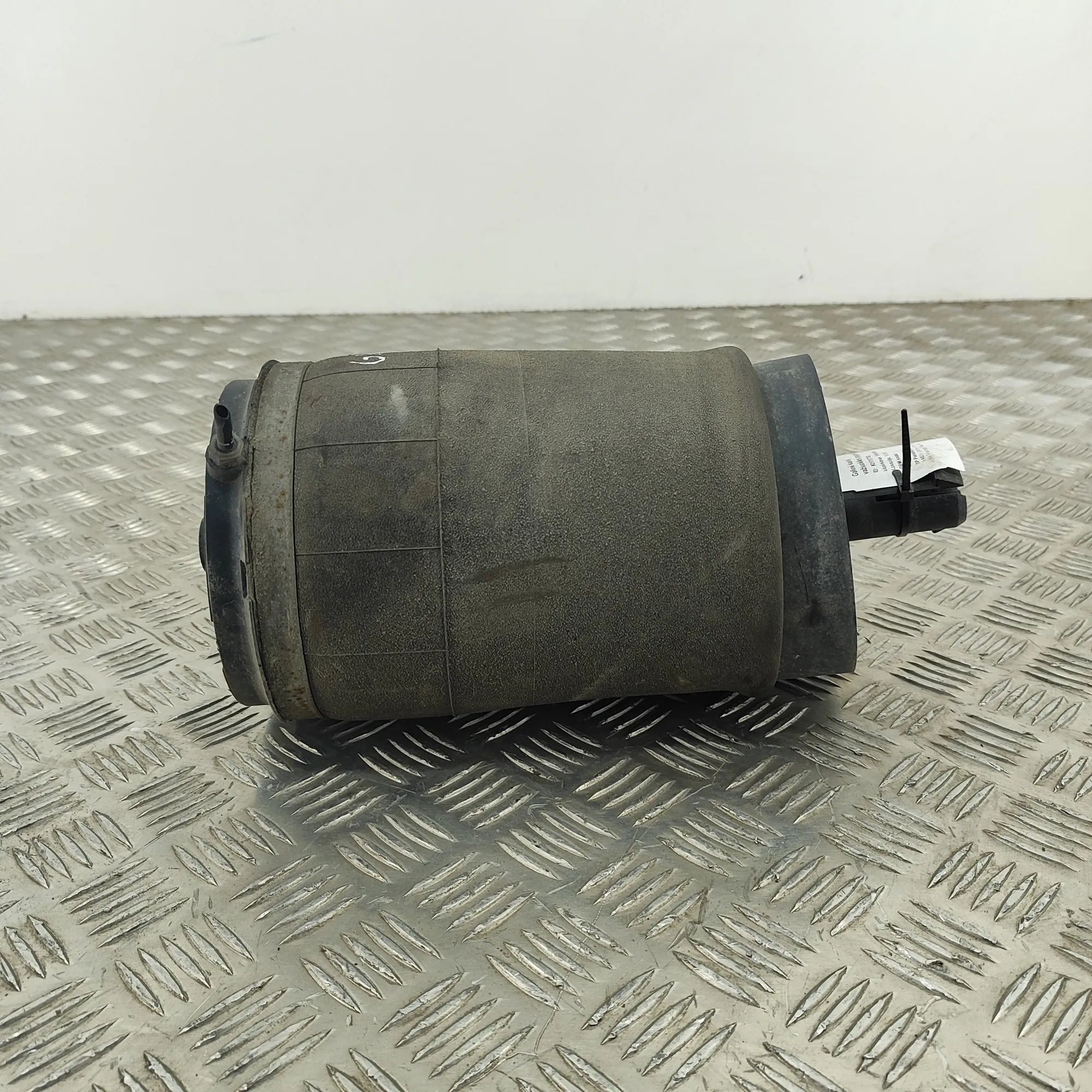 Land Rover Discovery Rear Left Air Suspension Spring Bag Rear Left Air Suspension Spring Bag — LAND ROVE...