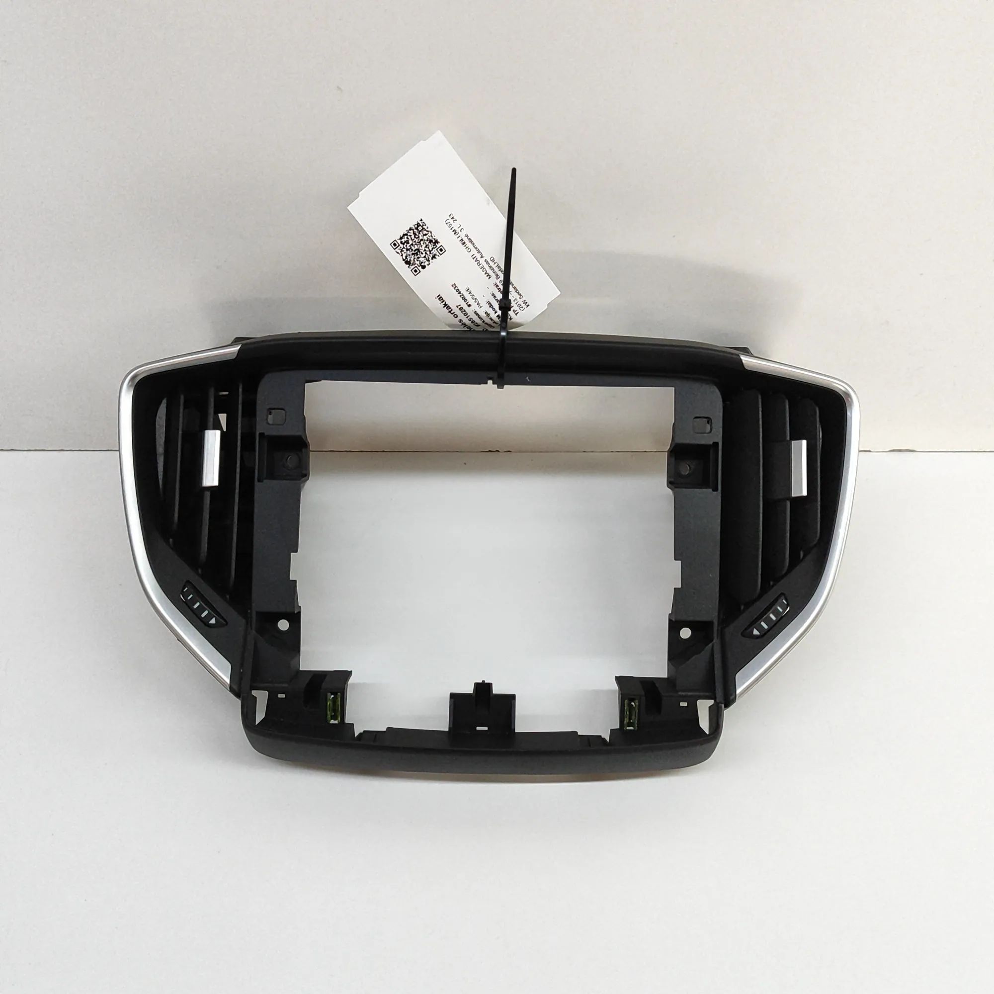 Maserati Ghibli Navigation screen trim Navigation screen trim — MASERATI GHIBLI (M157)...