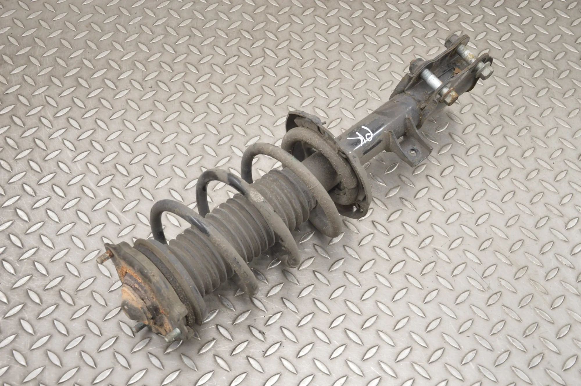 Hyundai Tucson Shock absorber — front left Shock absorber — front left — HYUNDAI TUCSON (T...