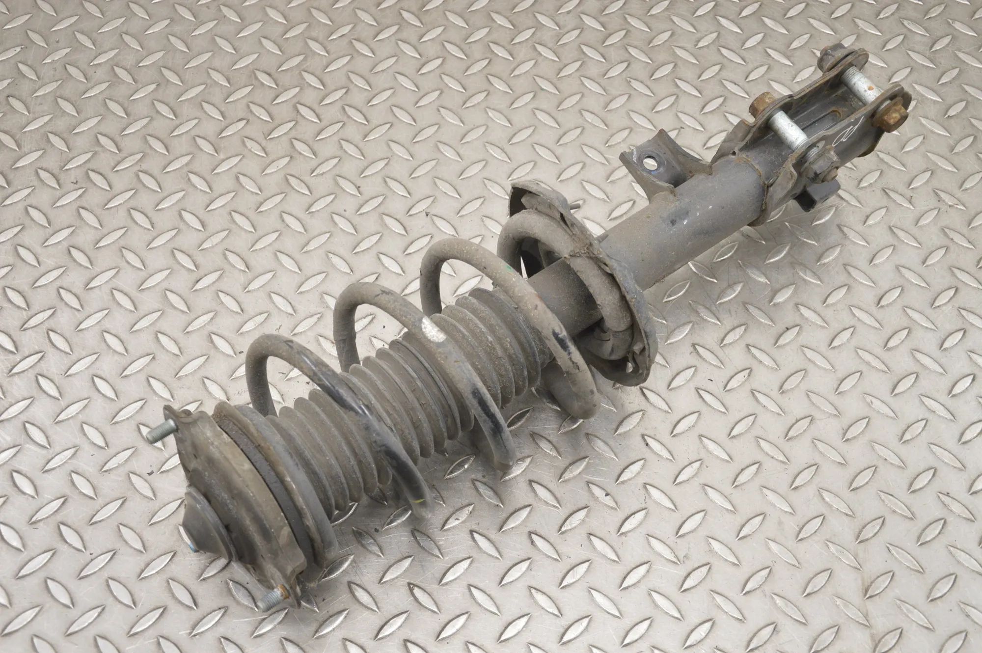 Hyundai Tucson Shock absorber — front right Shock absorber — front right — HYUNDAI TUCSON (...