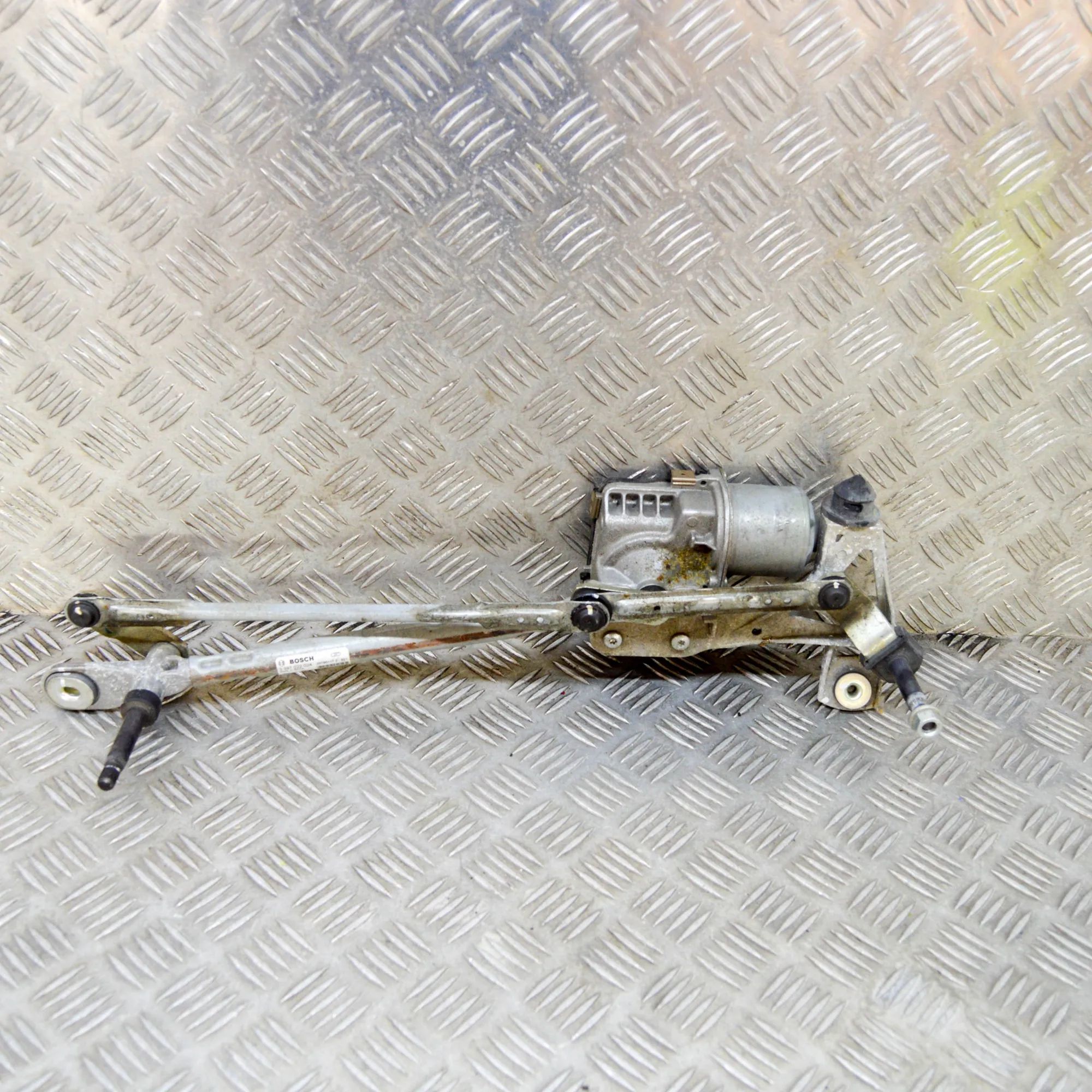 Jaguar I-Pace Front Windshield Wiper Mechanism Front Windshield Wiper Mechanism — JAGUAR I-PAC...
