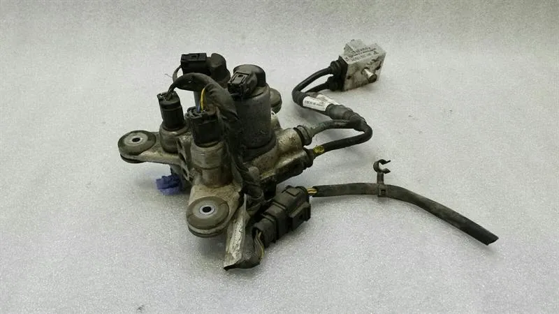 Porsche 911 (991) Hydraulic suspension valve Hydraulic suspension valve — PORSCHE 911 (991) ...