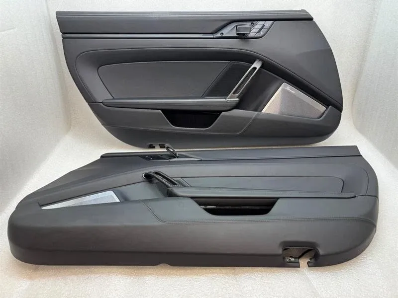 Porsche 911 (992) Front Left Door Trim Panel Front left door trim panel — PORSCHE 911 (992) ...
