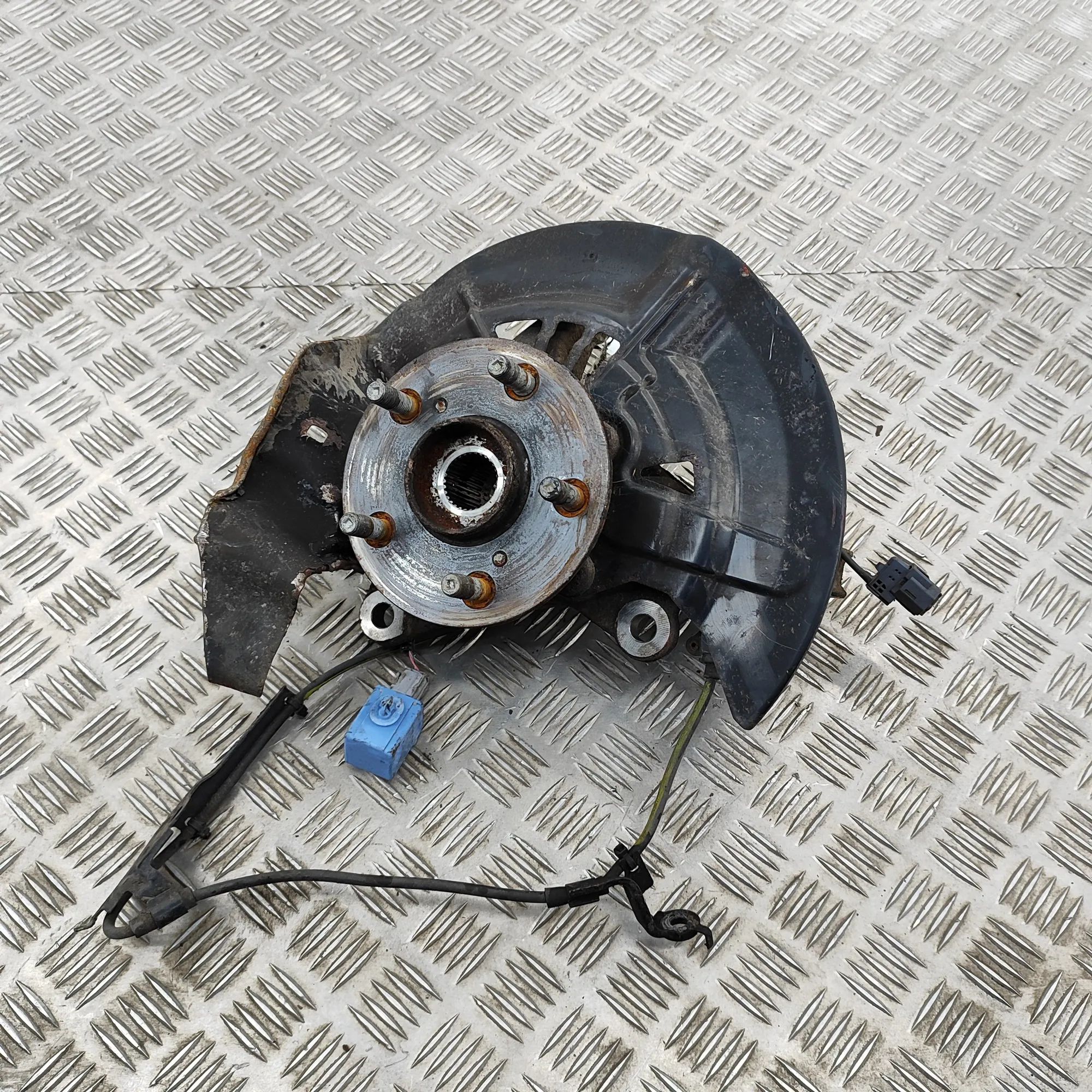 Lexus RX Front Right Wheel Hub Front Right Wheel Hub — LEXUS RX (_L2_) (2015-....