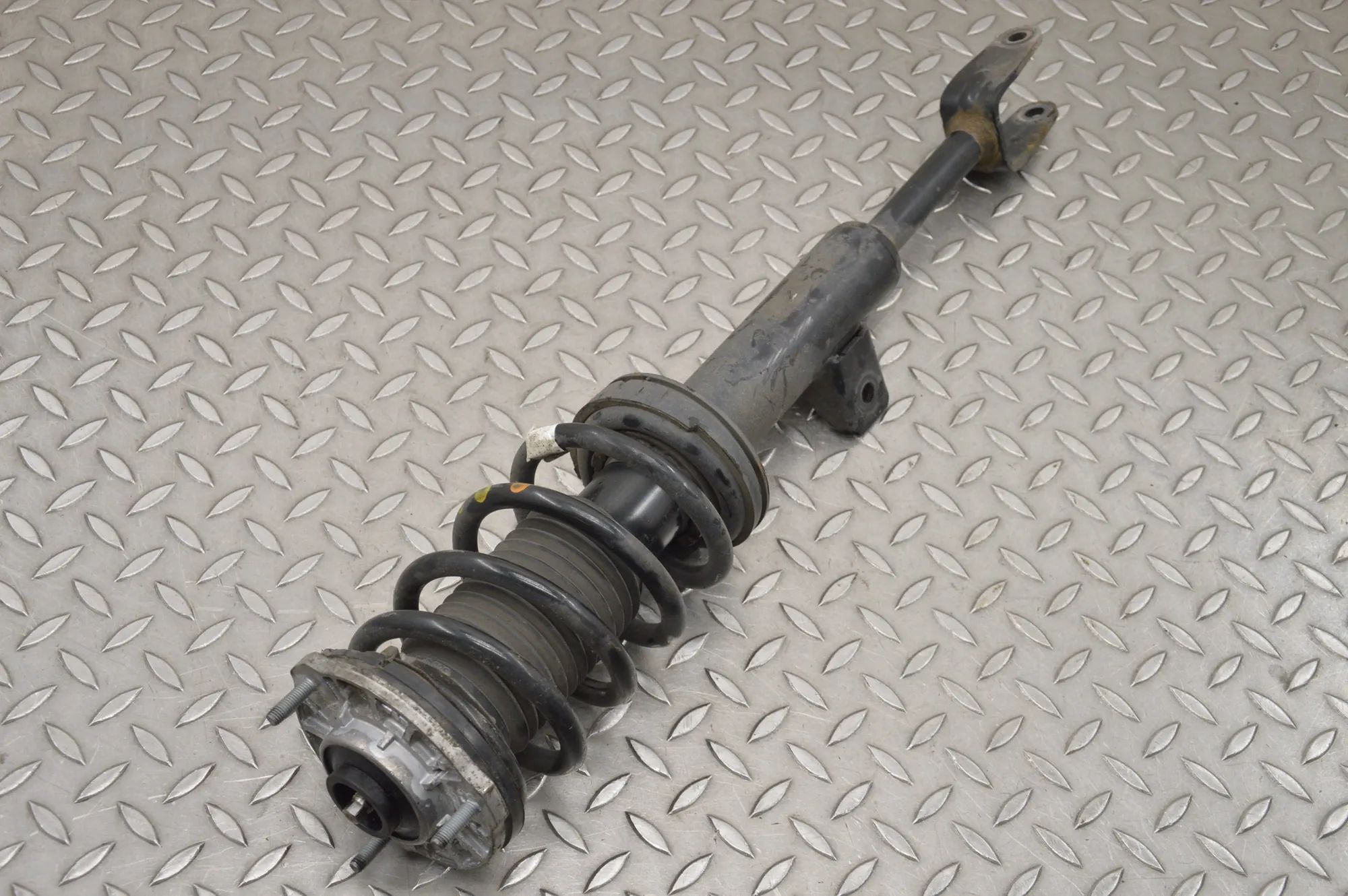 Alfa-Romeo Giulia (952) Shock absorber — front right Shock absorber — front right — ALFA ROMEO GIULI...