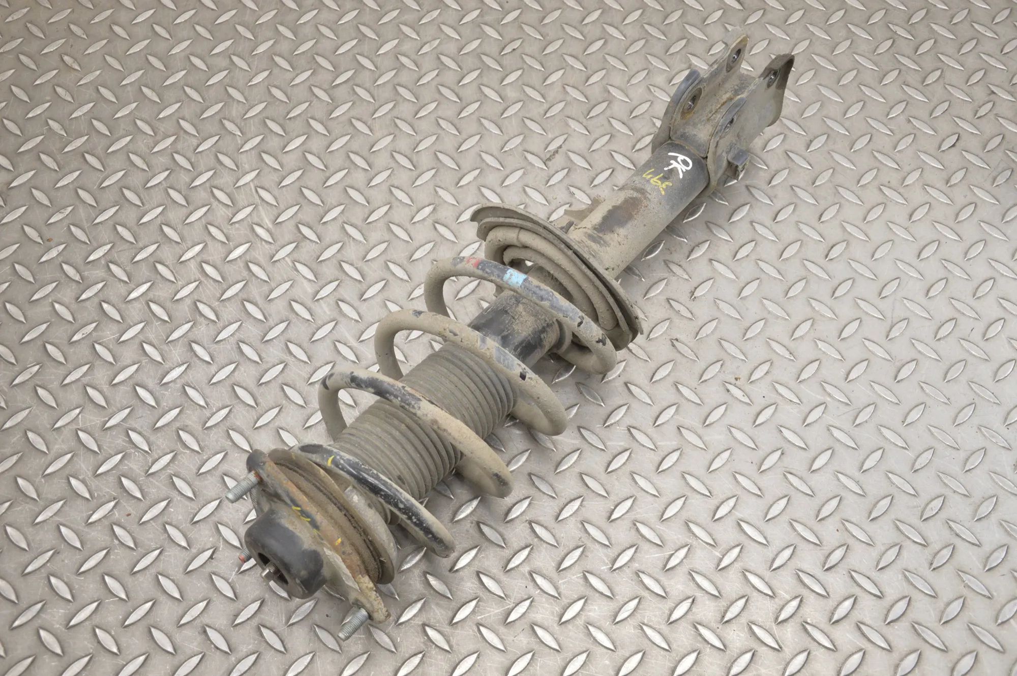 Hyundai Santa Fe Shock absorber — front left Shock absorber — front left — HYUNDAI SANTA (FÉ...