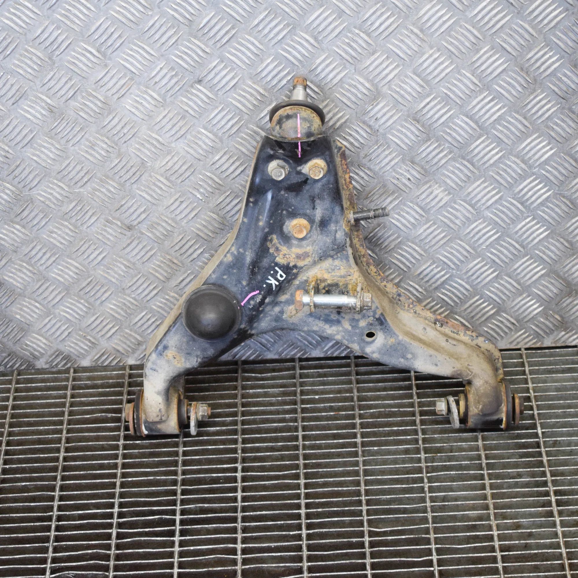 Mitsubishi L200 Front Left Lower Control Arm Front Left Lower Control Arm — MITSUBISHI L (20...
