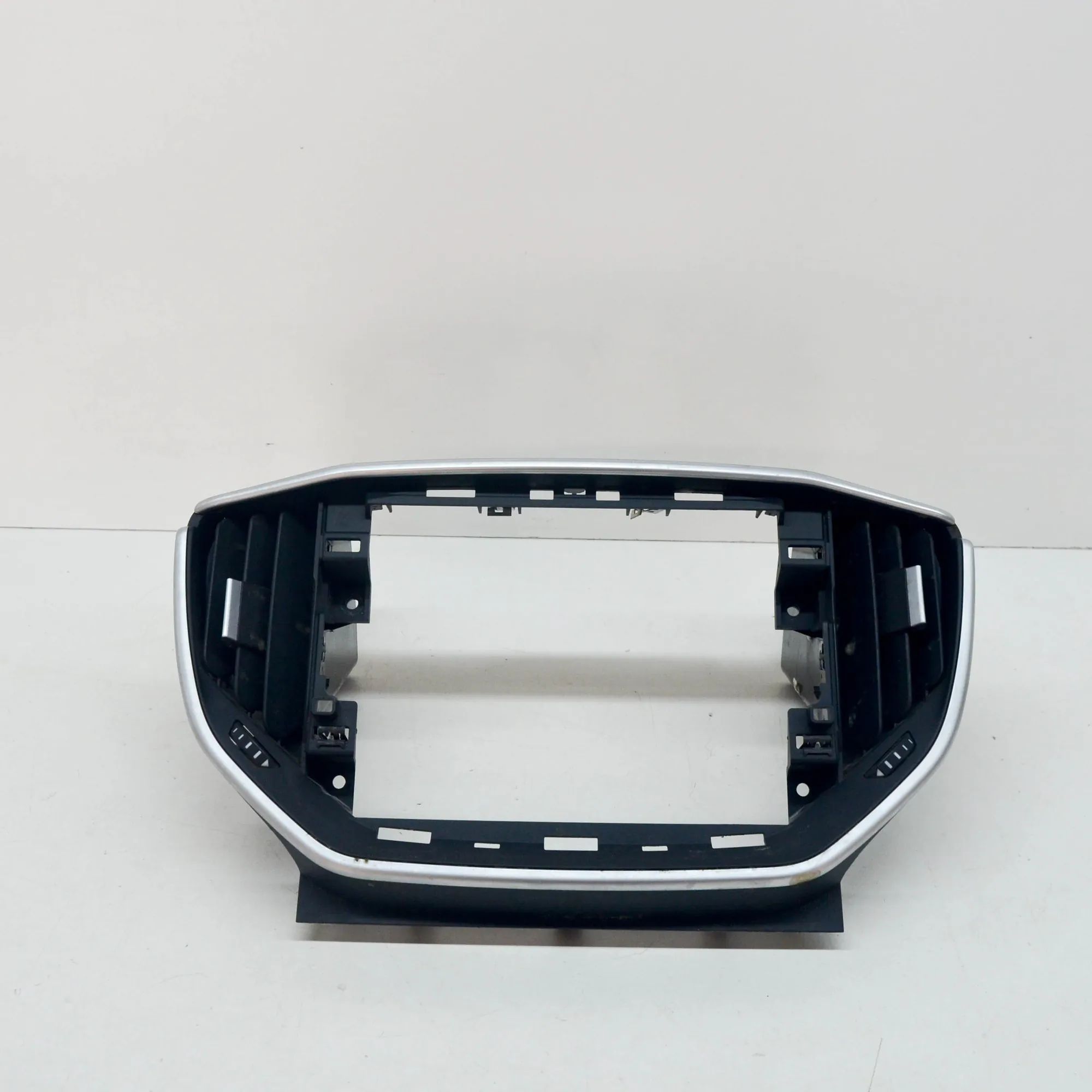 Maserati Ghibli Navigation screen trim Navigation screen trim — MASERATI GHIBLI (M157)...