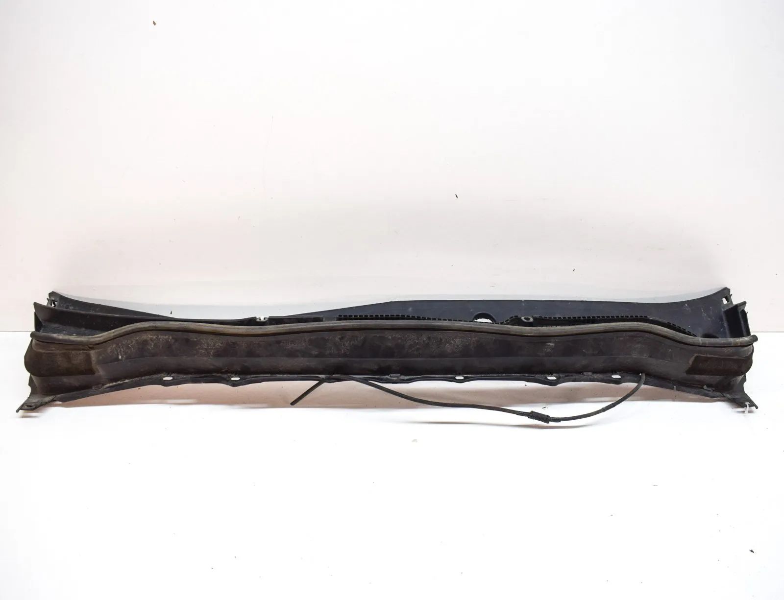 Subaru Forester Front Wiper Cowl Trim Front Wiper Cowl Trim — SUBARU FORESTER (SJ) (2...