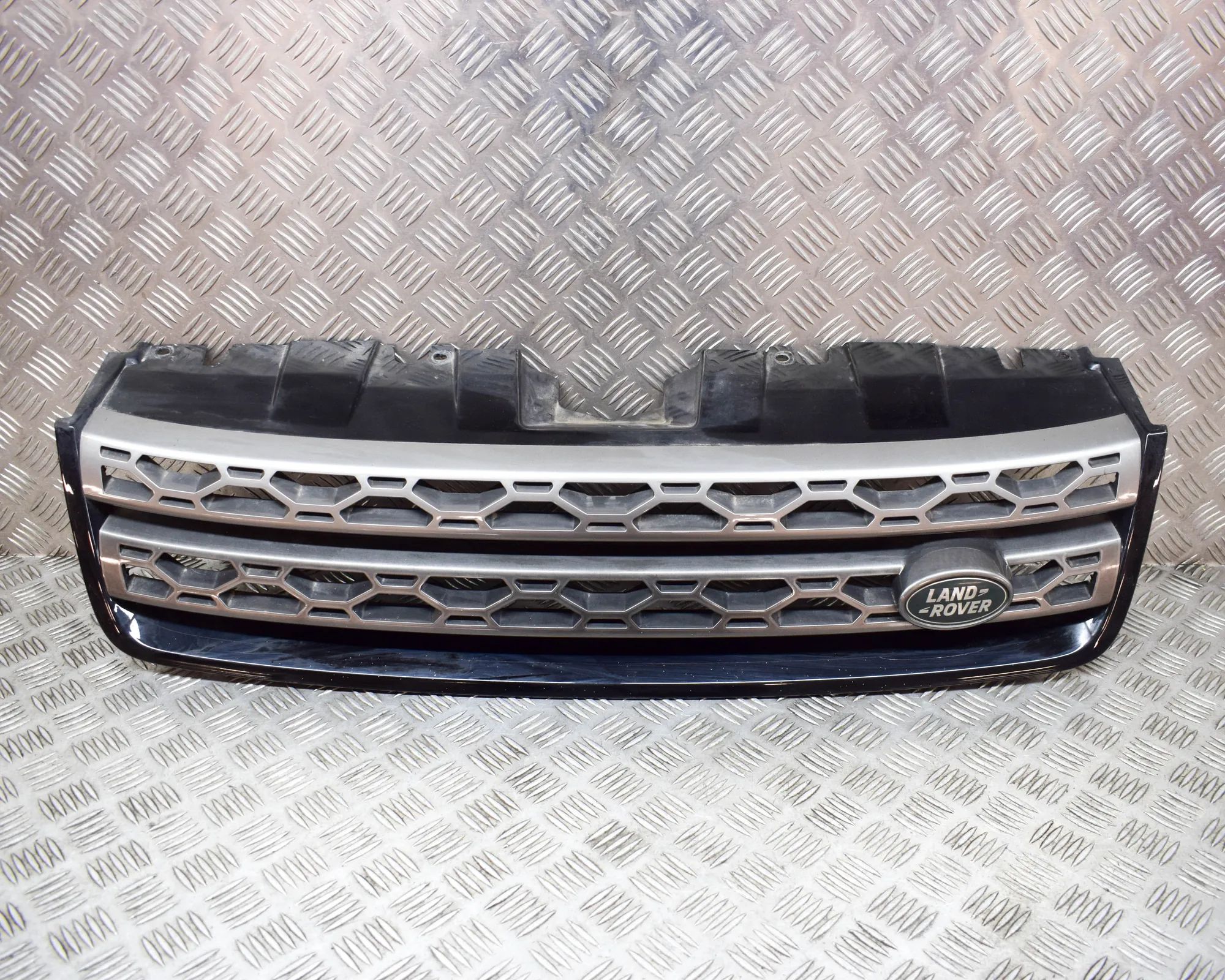Land Rover Discovery Sport Radiator Grille Radiator grille — LAND ROVER DISCOVERY SPORT (L...