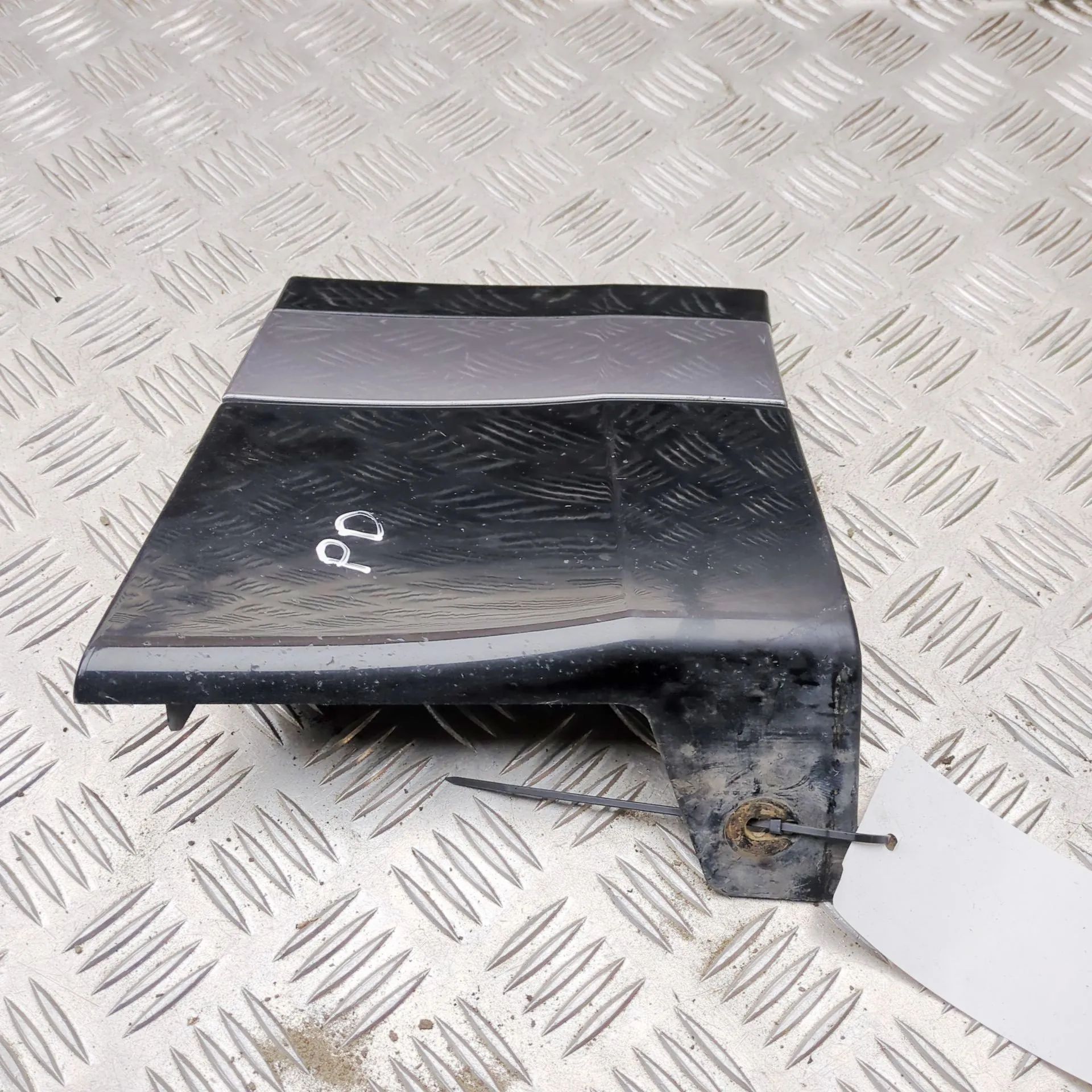 Land Rover Range Rover Velar Fender moulding — front right Fender moulding — front right — LAND ROVER RANG...