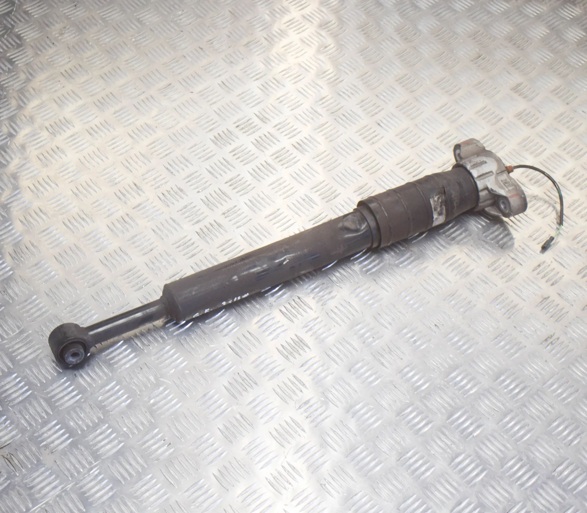 Maserati Quattroporte Shock absorber — rear left Shock absorber — rear left — MASERATI QUATTROPO...