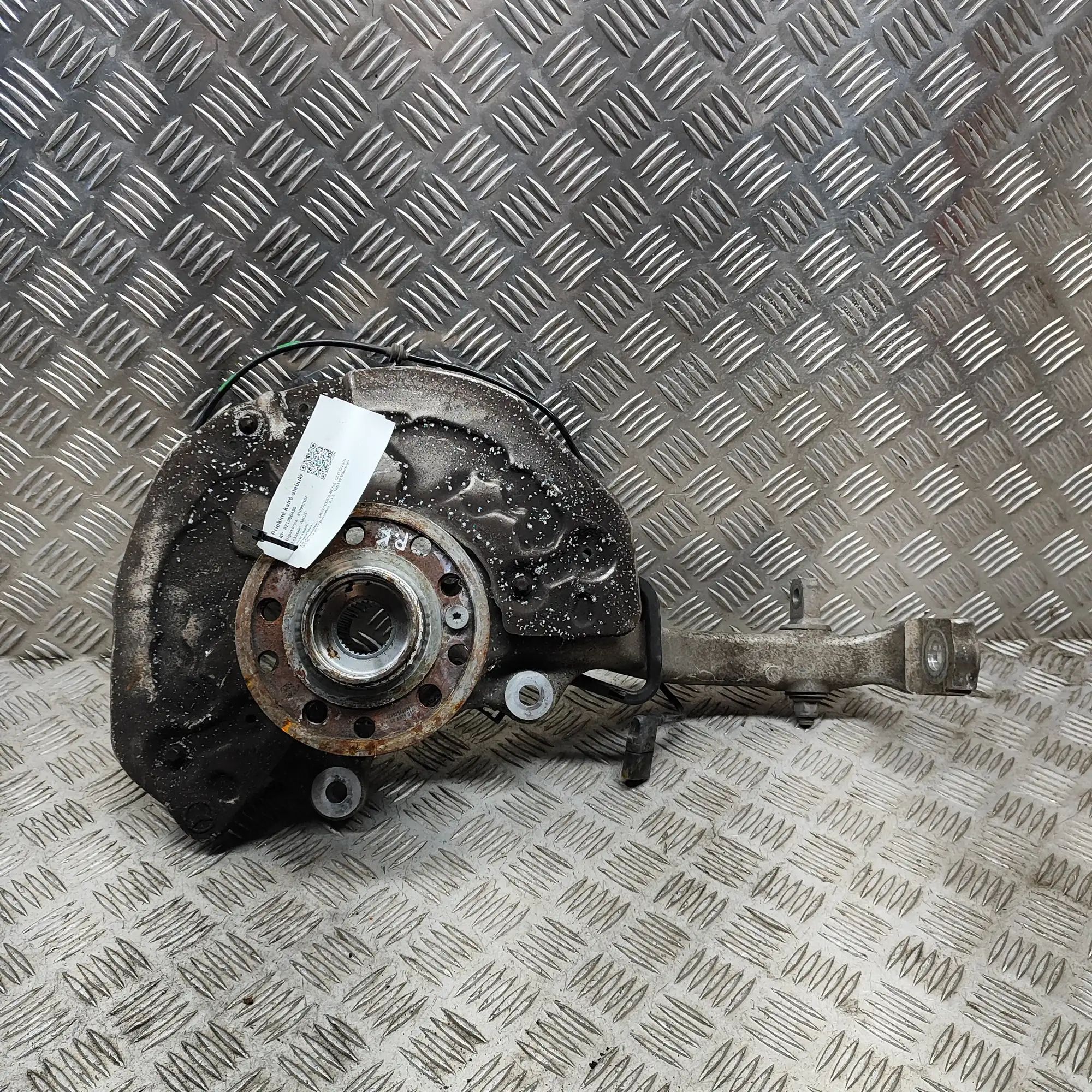 Mercedes-Benz GLC (X253) Front Left Wheel Hub Front Left Wheel Hub — MERCEDES BENZ GLC (X253,...