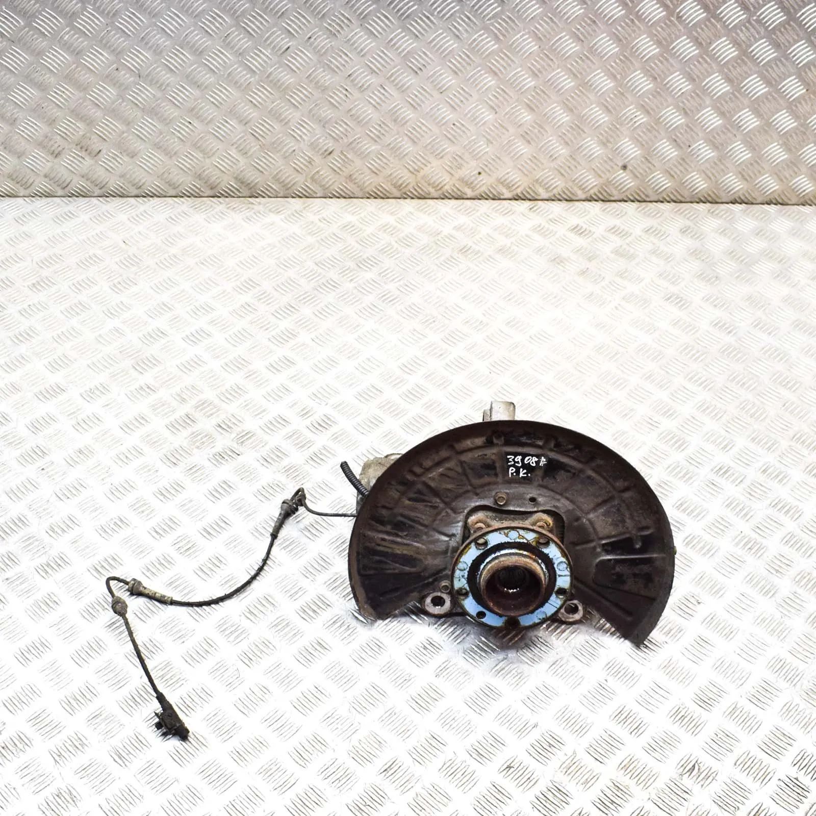 Jeep Cherokee (KL) Front Left Wheel Hub Front Left Wheel Hub — JEEP CHEROKEE (KL) (2013...