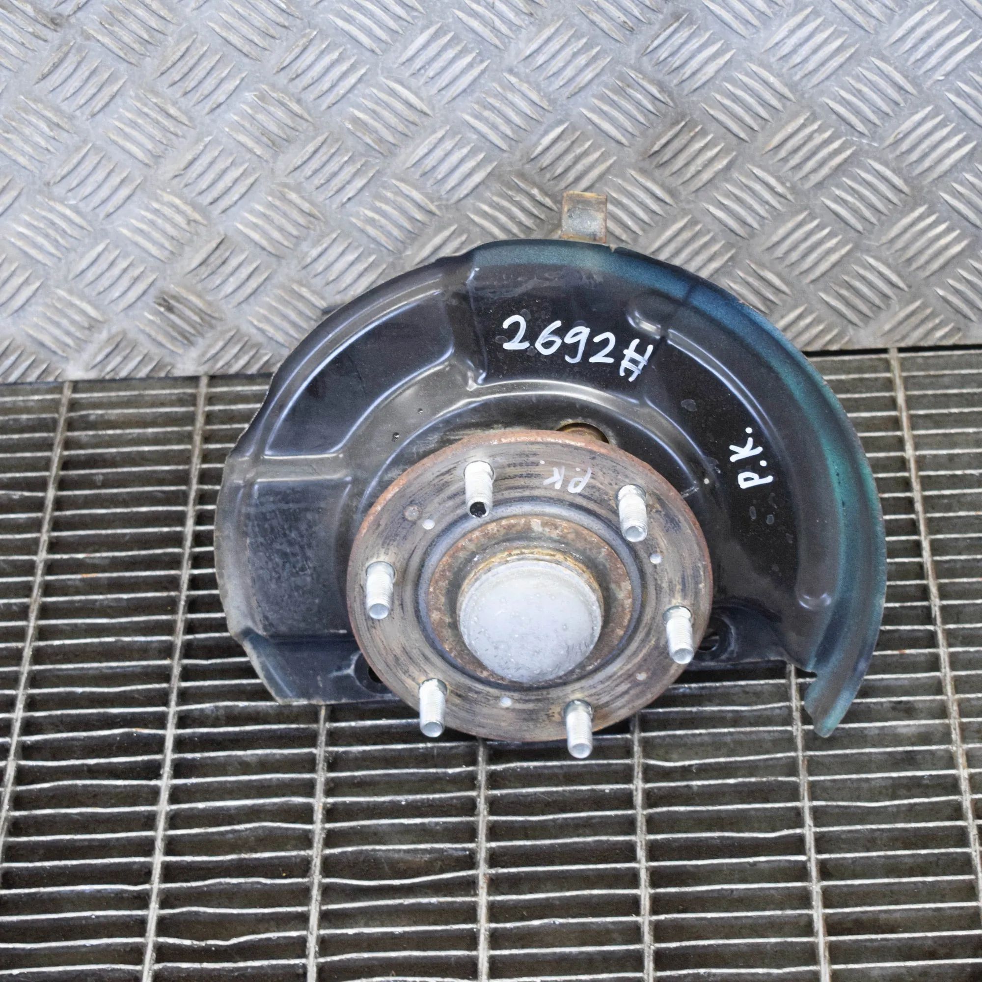 Mitsubishi L200 Front Left Wheel Hub Front Left Wheel Hub — MITSUBISHI L (200 / TRIT...