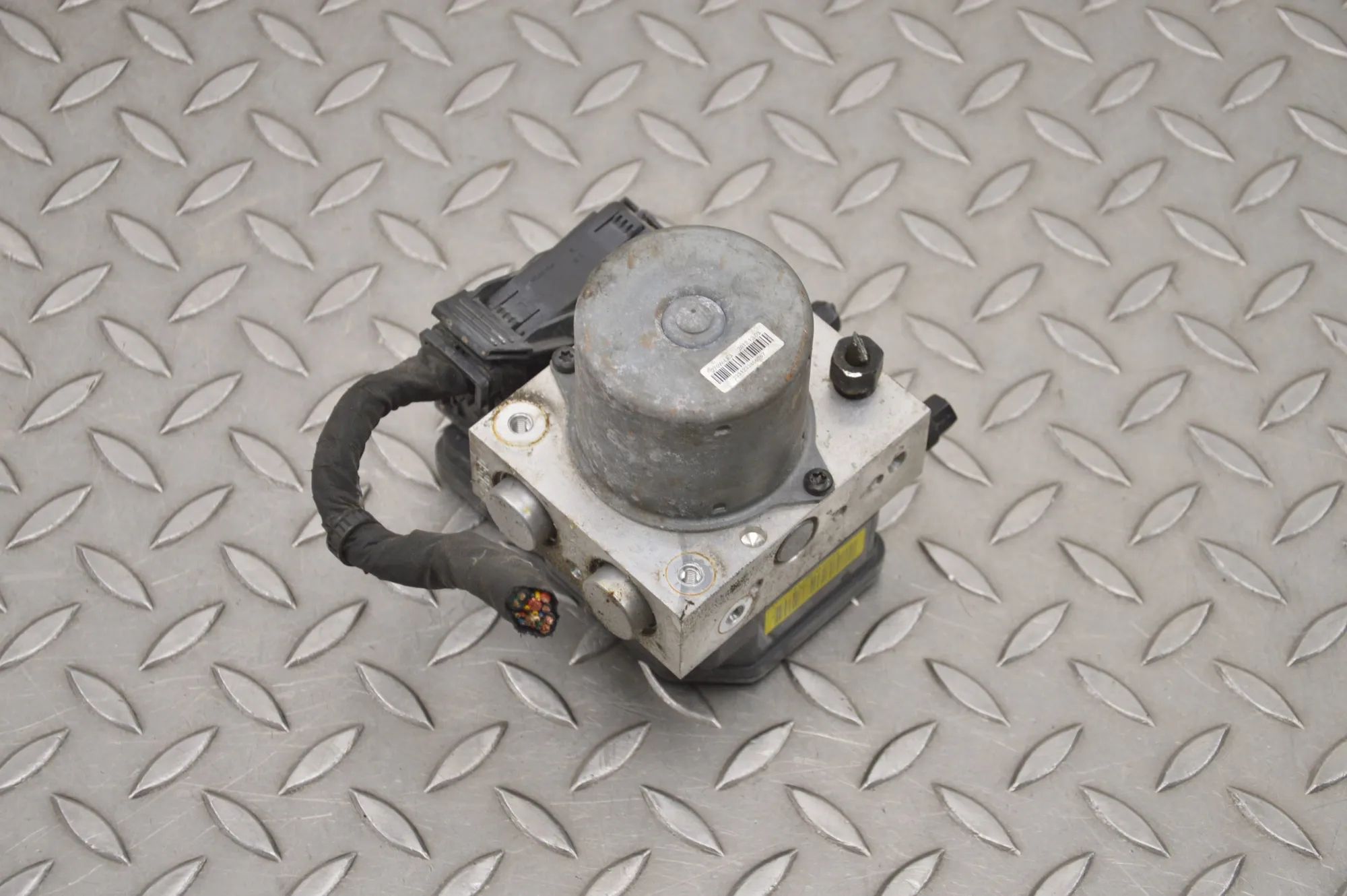 Kia Sorento ABS hydraulic pump ABS Pump — KIA SORENTO (II XM) (2009-2016) — 58...